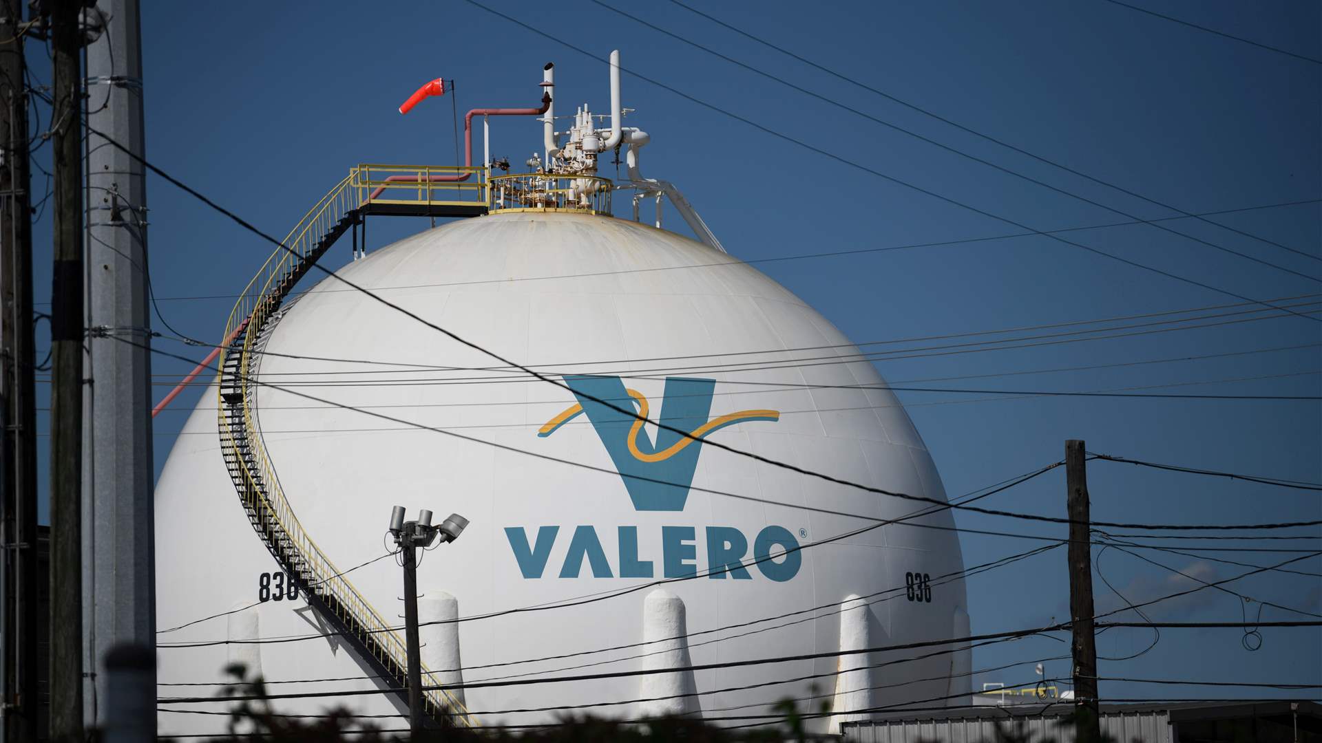 Norway oil fund to back climate resolution at refiner Valero's AGM