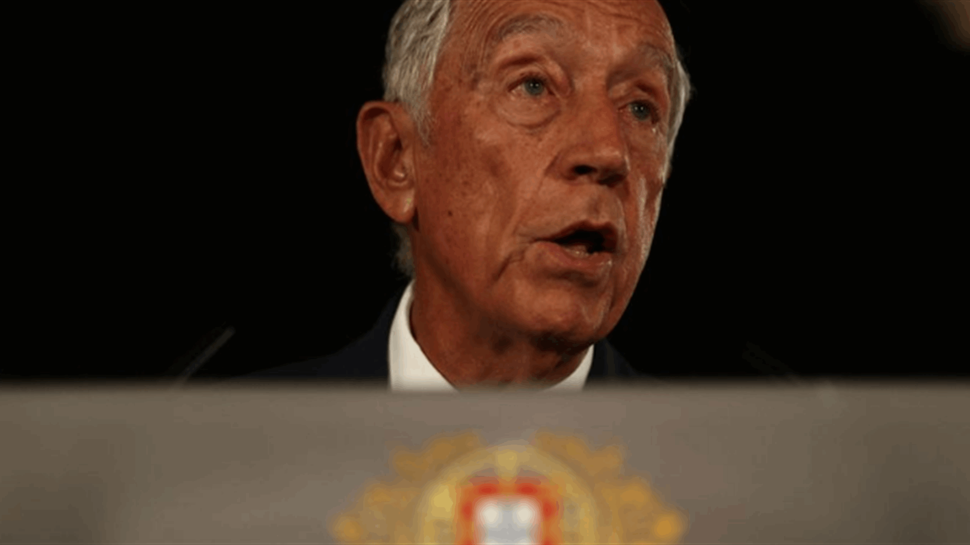 Portuguese president warns PM over credibility, avoids crisis