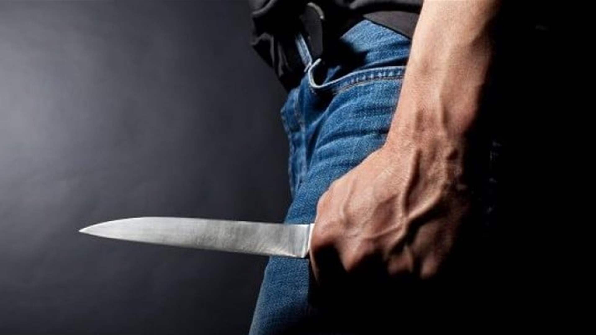 سلب أحد المواطنين سيارته بعد الاعتداء عليه وطعنه في العباسية