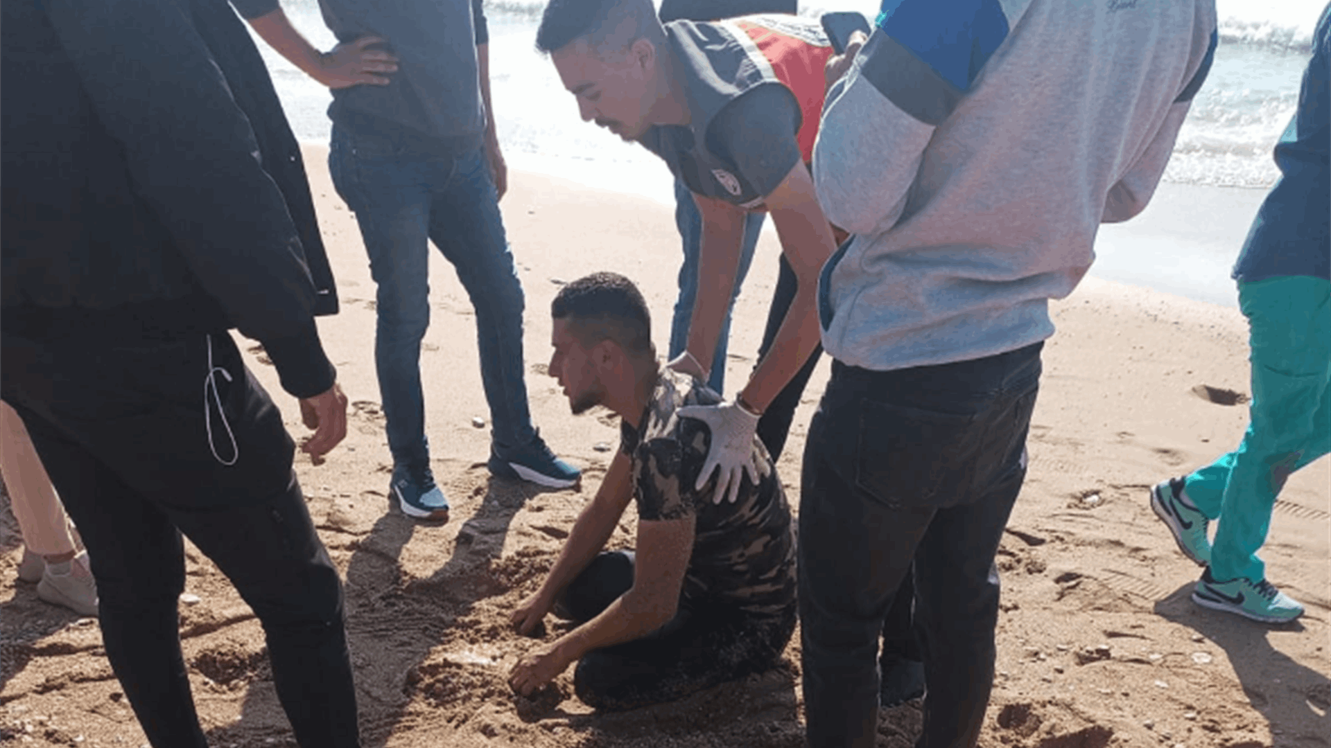 إنقاذ ثلاثة شبان من الغرق عند المسبح الشعبي في صيدا