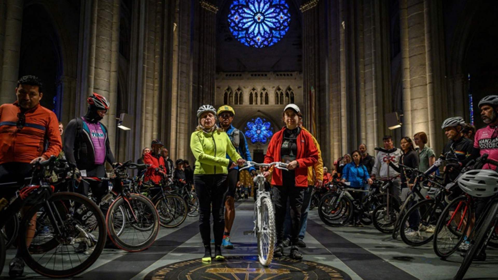 تقليد غريب... كنيسة نيويوركية تمنح راكبي الدراجات الهوائية &quot;البركة&quot; (فيديو)