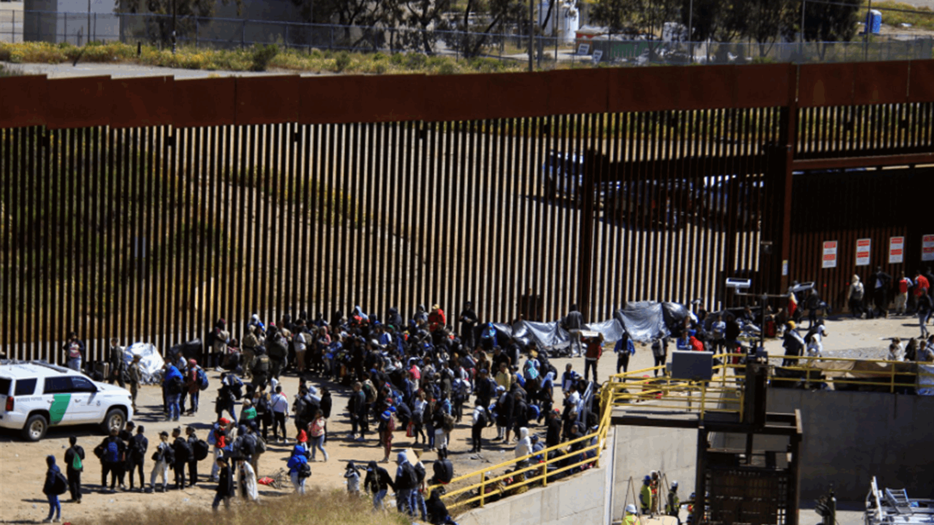 Hundreds of migrants amass near US-Mexico wall with COVID ban set to end