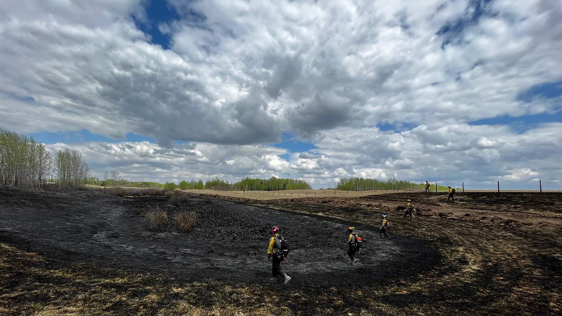 Cooler temperatures offer temporary reprieve for Alberta wildfires