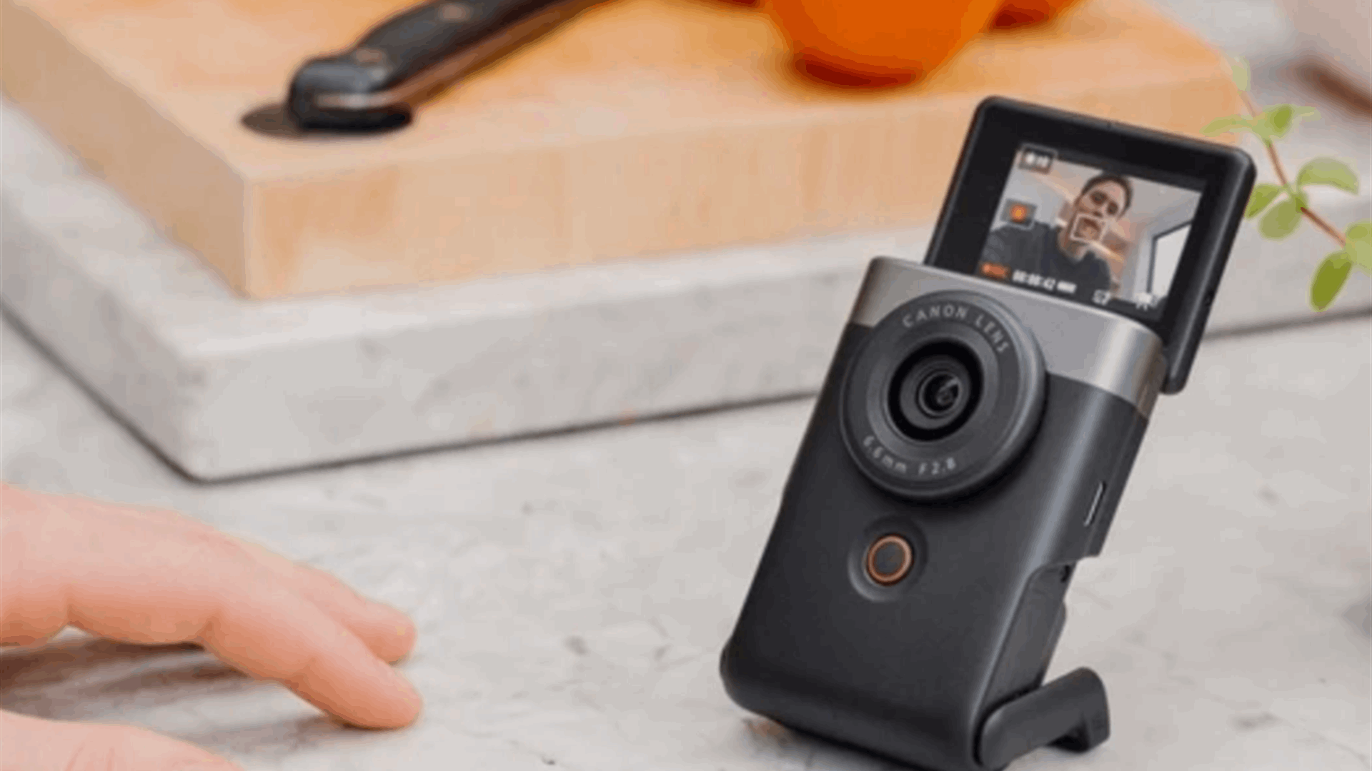 Canon sidles up to vloggers with PowerShot V10