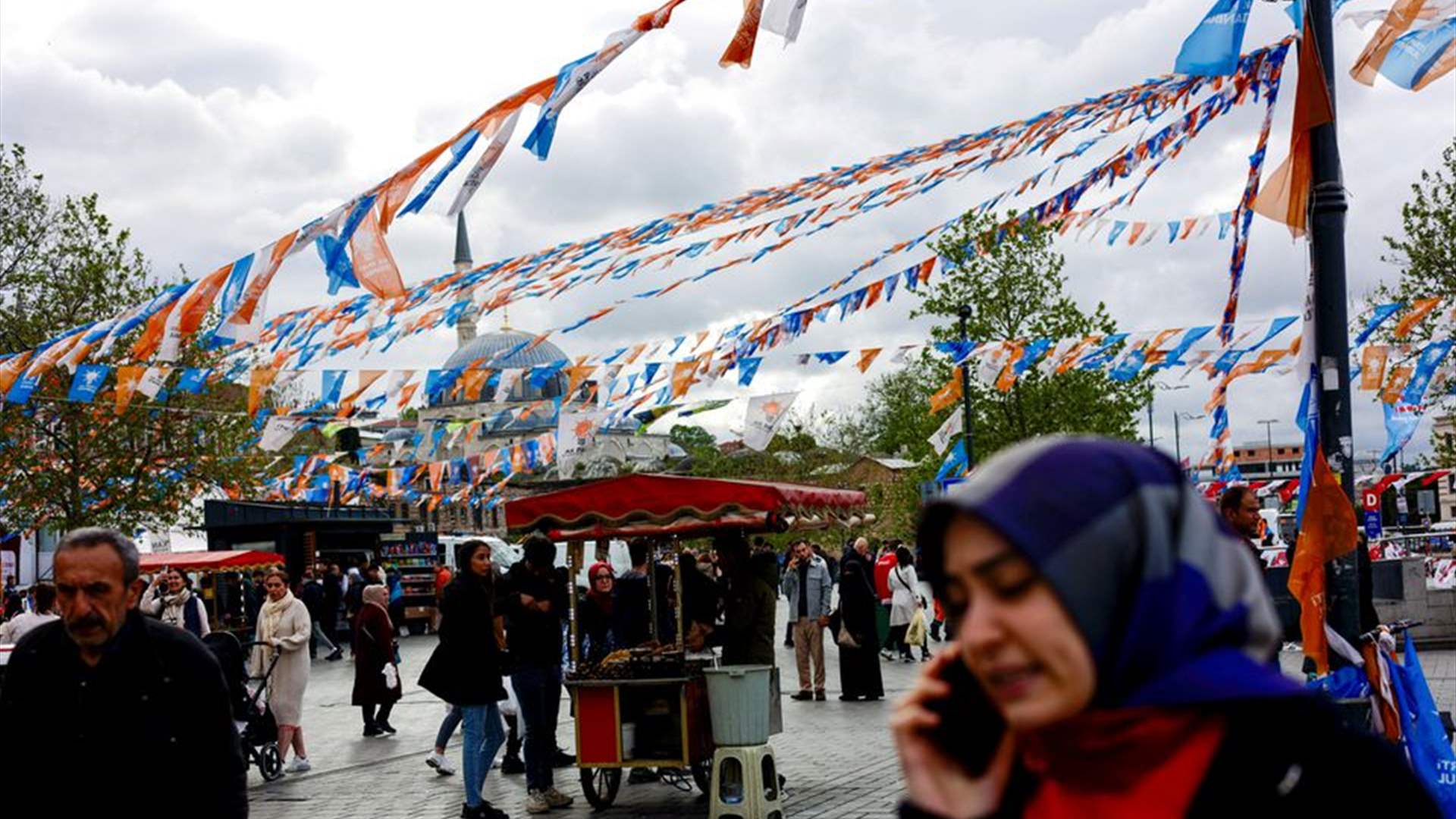 Turkey's Erdogan lags election rival in poll   