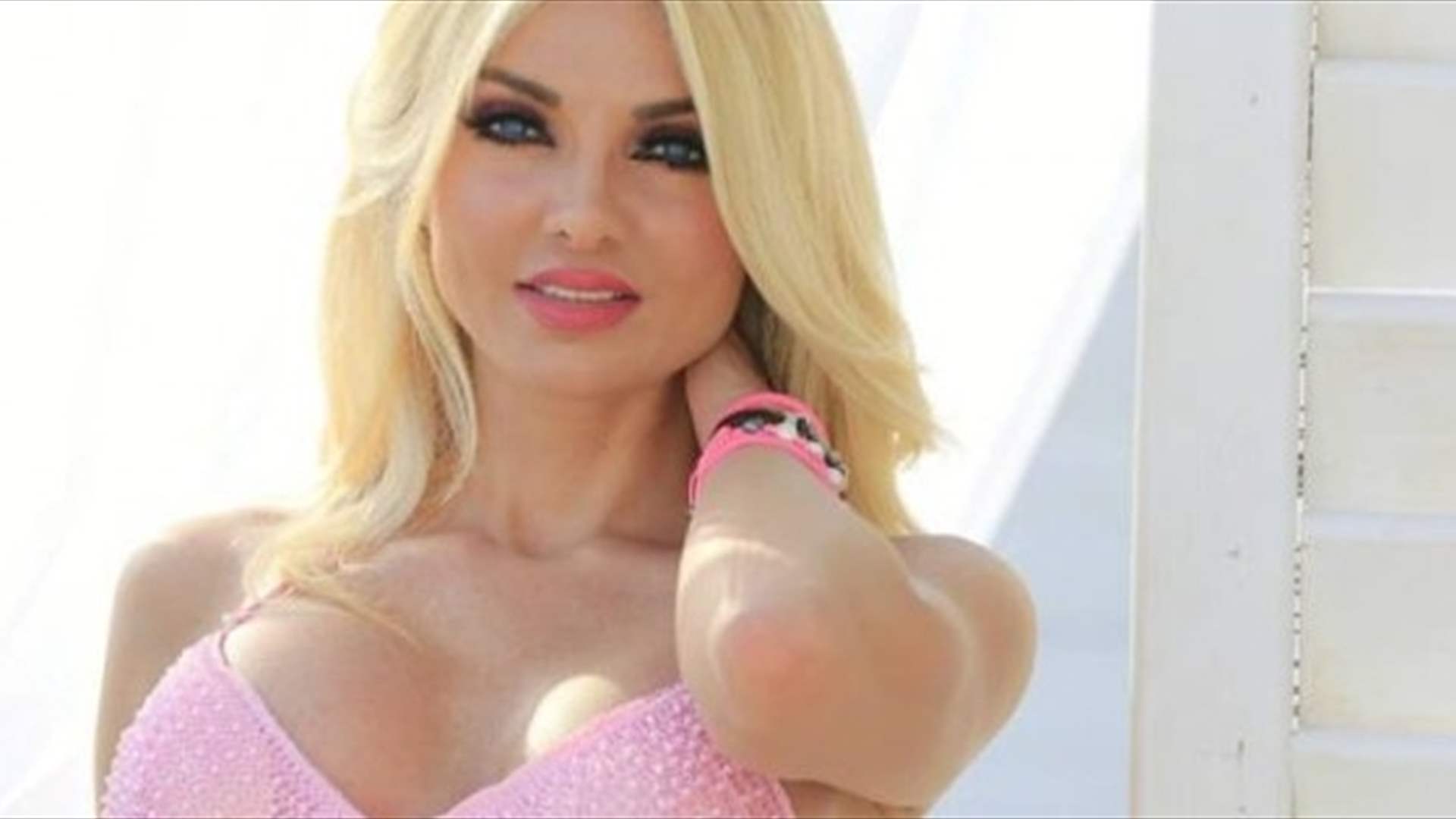 ميريام كلينك تطلّ من وسط بيروت بإطلالةٍ جريئة جداً (صور)