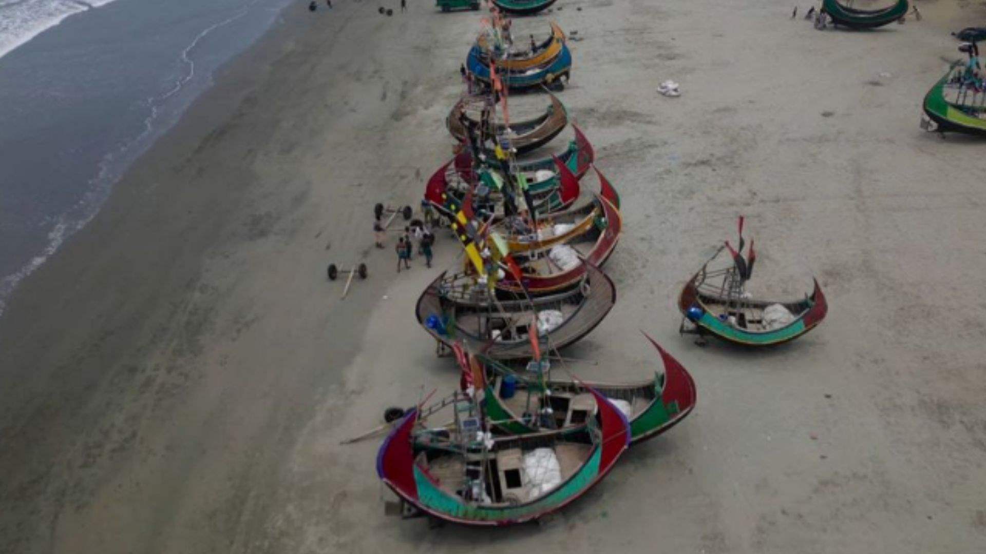Powerful cyclone barrels towards Myanmar, Bangladesh; 400,000 evacuated