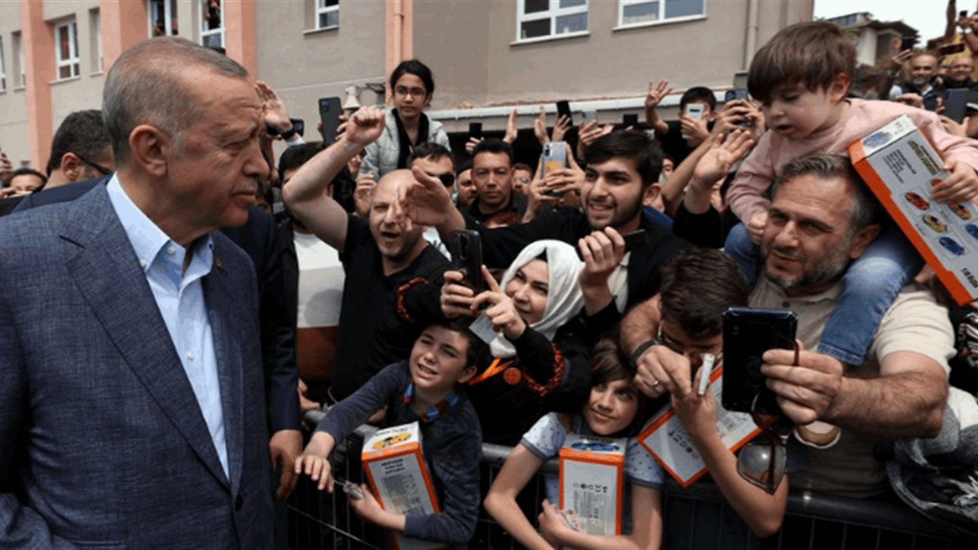 Erdogan has intial lead in Turkey election but gap expected to narrow