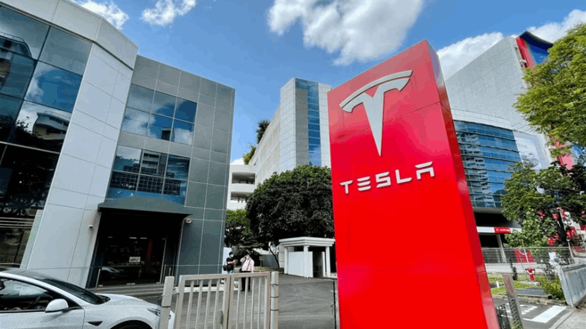 Tesla’s new car-making process stokes debate among industry experts
