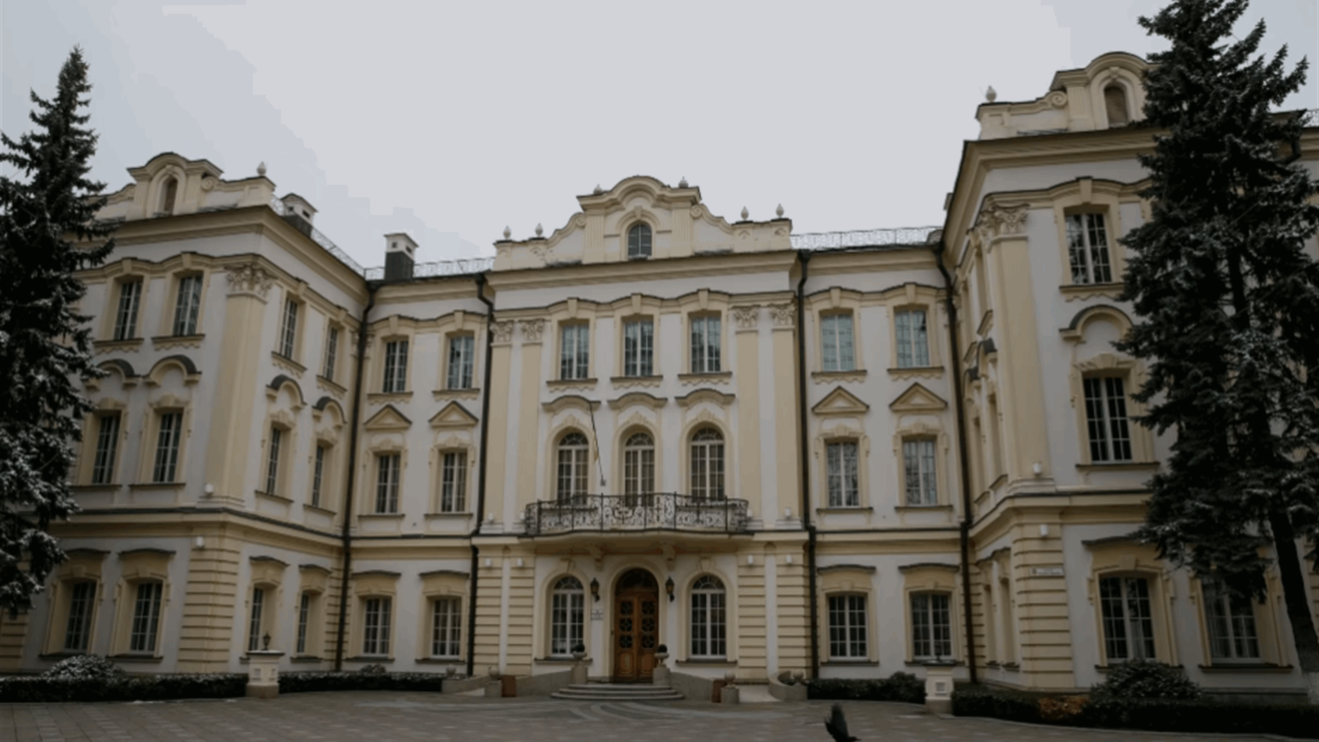 Ukraine authorities expose piles of cash in Supreme Court corruption probe