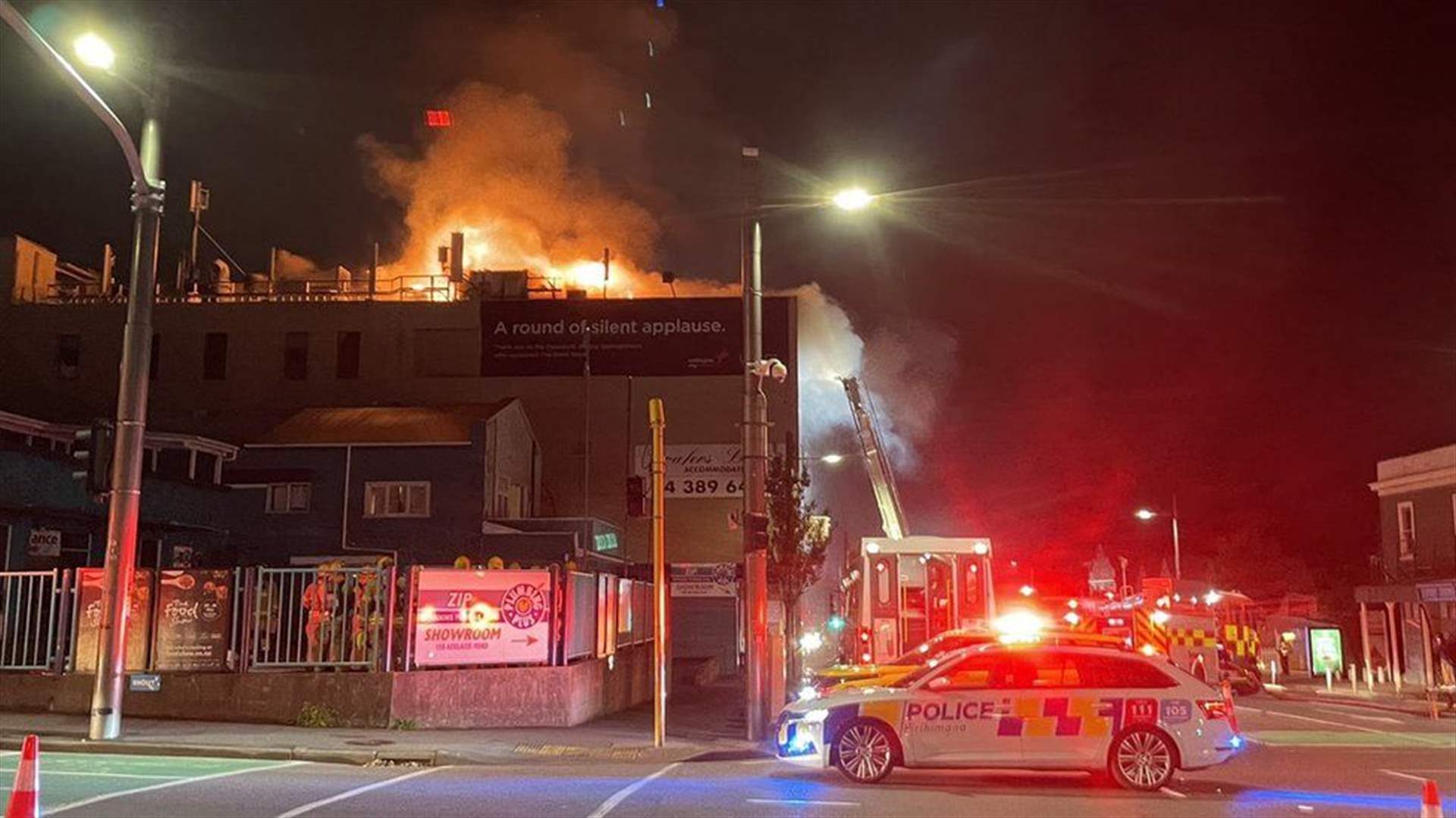 الشرطة تقول إن حريقا في نزل في نيوزيلندا &quot;مريب&quot;...عدد من السكان خرجوا زحفا