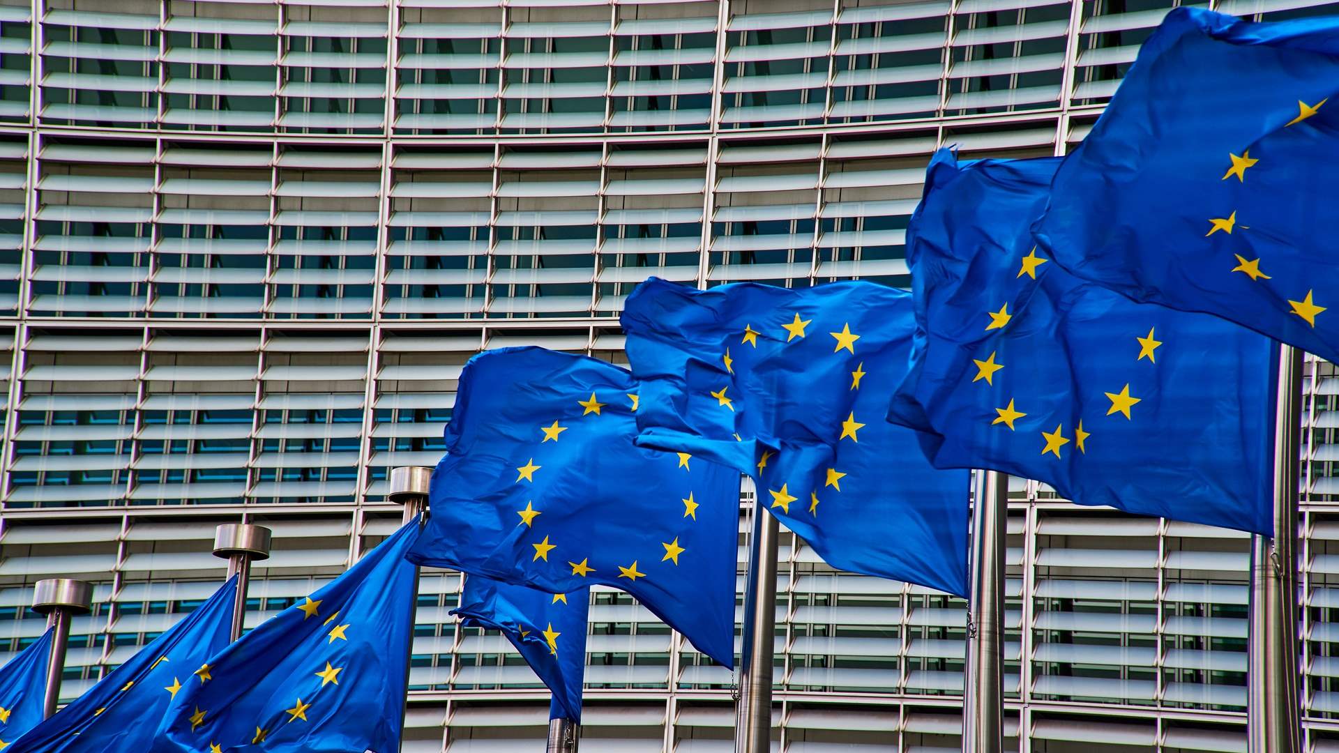 EU seeks to simplify customs system, tighten up on e-commerce