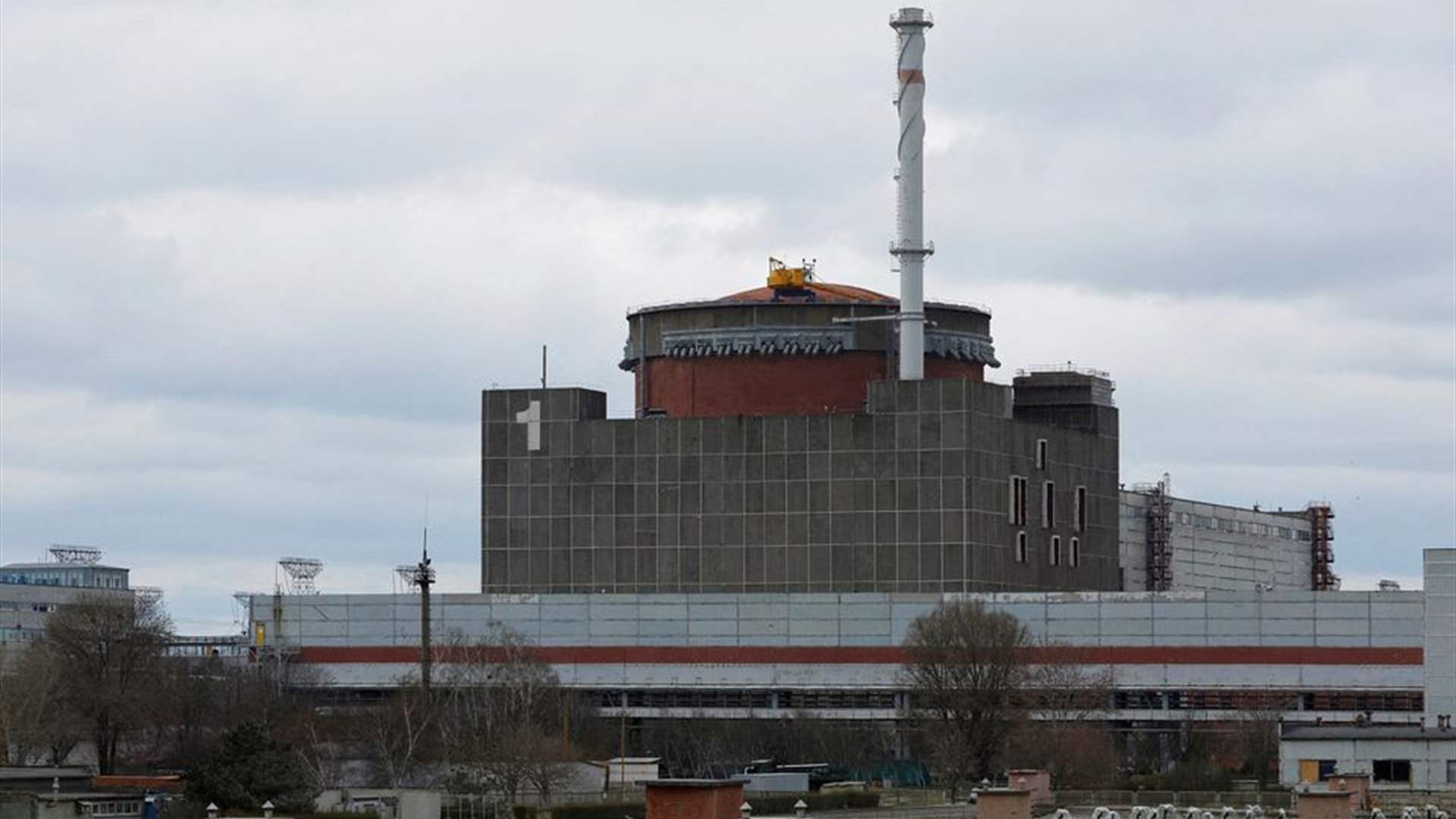 Russian forces dig in at Ukrainian nuclear plant, witnesses say