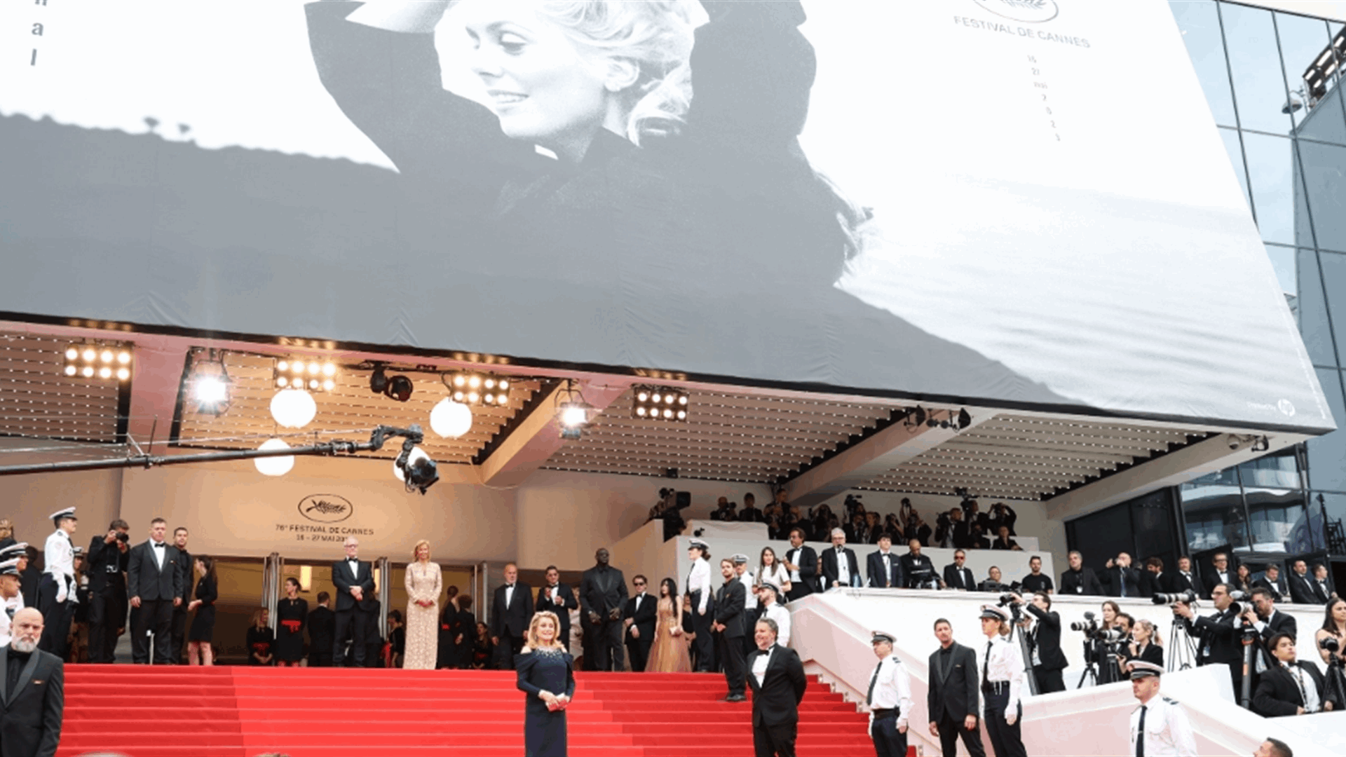 الشرطة الفرنسية تتفقد عبوة مشبوهة قرب مهرجان كان... وماذا تبيّن؟ 