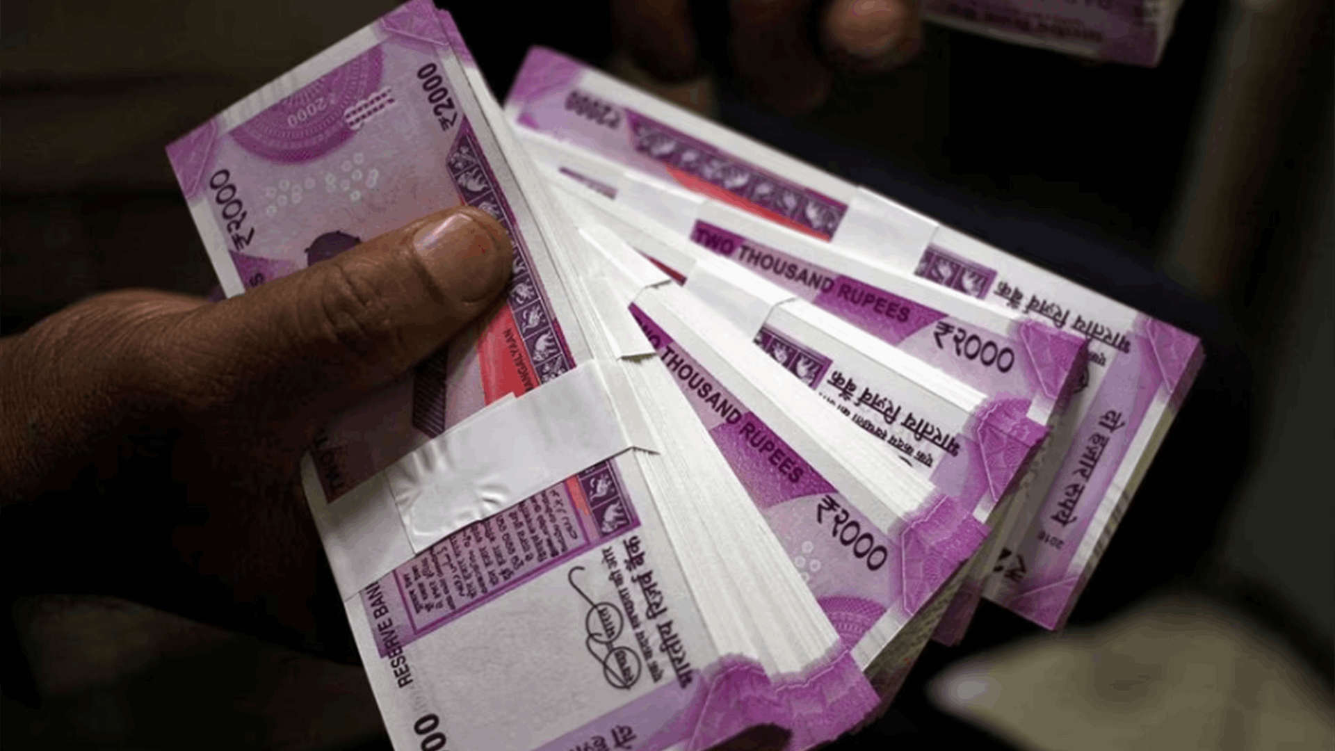 From mangoes to luxury watches, Indians look to offload 2,000-rupee notes