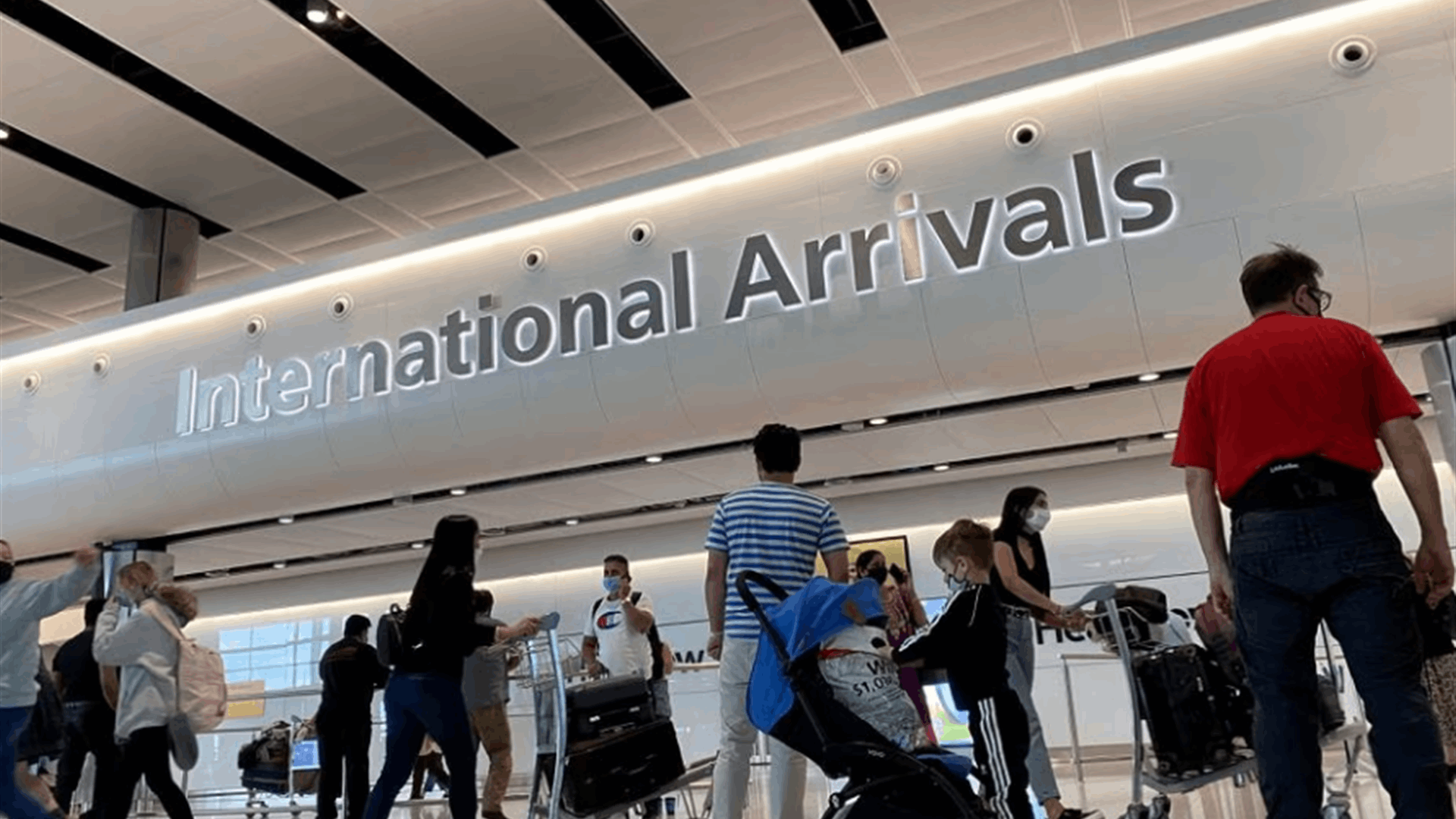 Net migration to UK hits record 606,000 in 2022
