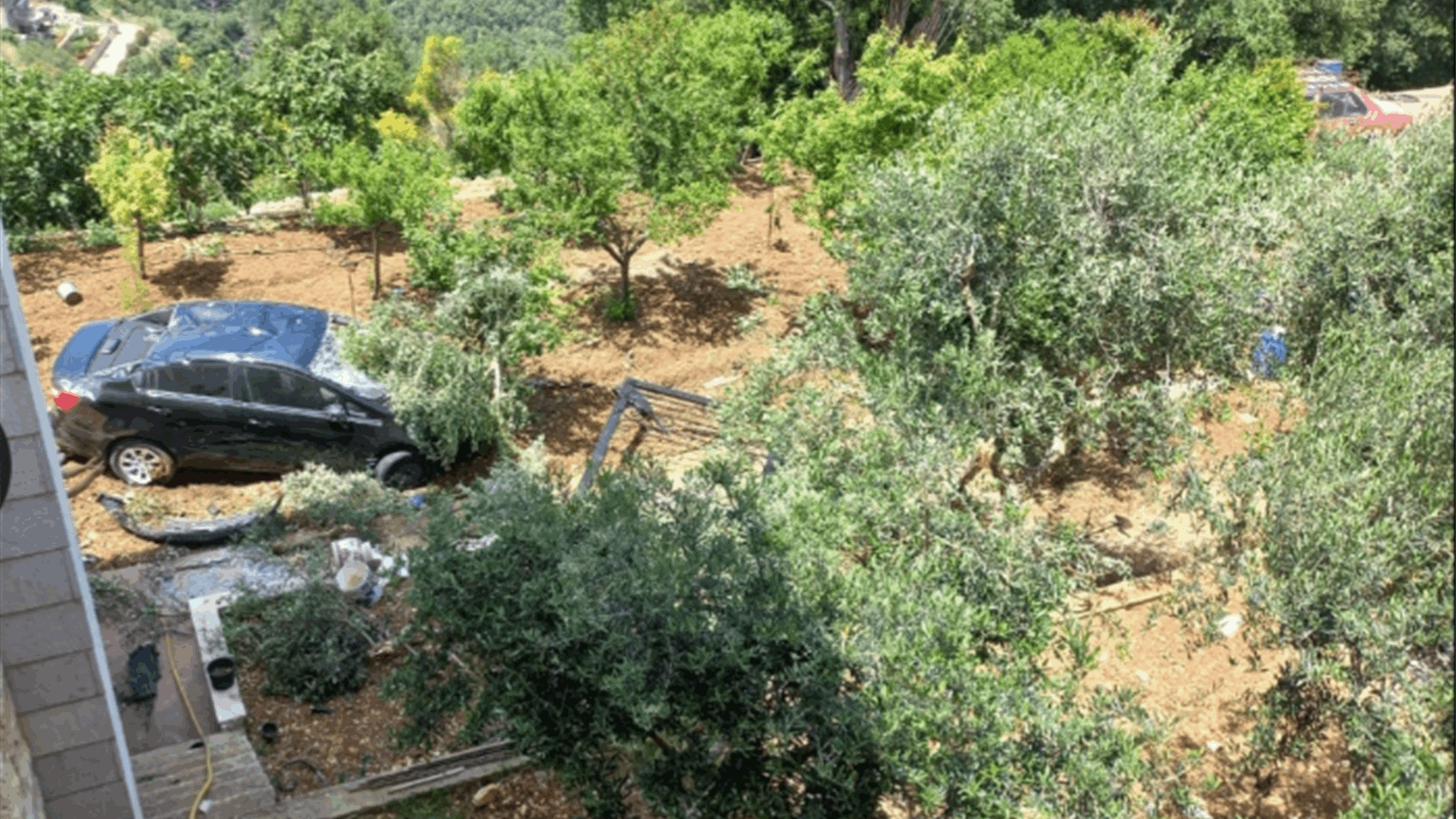 جريح بتدهور سيارة في المرادية - كسروان