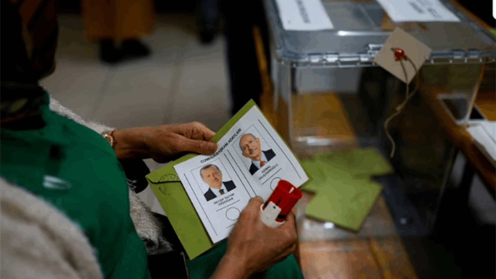 Turkey votes in election runoff, Erdogan well placed to sustain rule