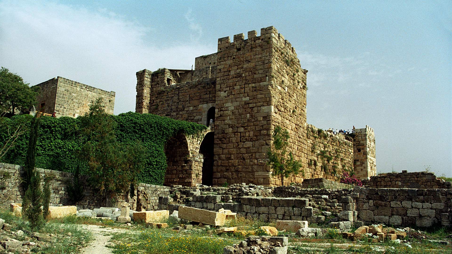 المرتضى يقرر فتح أبواب قلعة جبيل مجانًا أمام اللبنانيين في 8 تموز المقبل