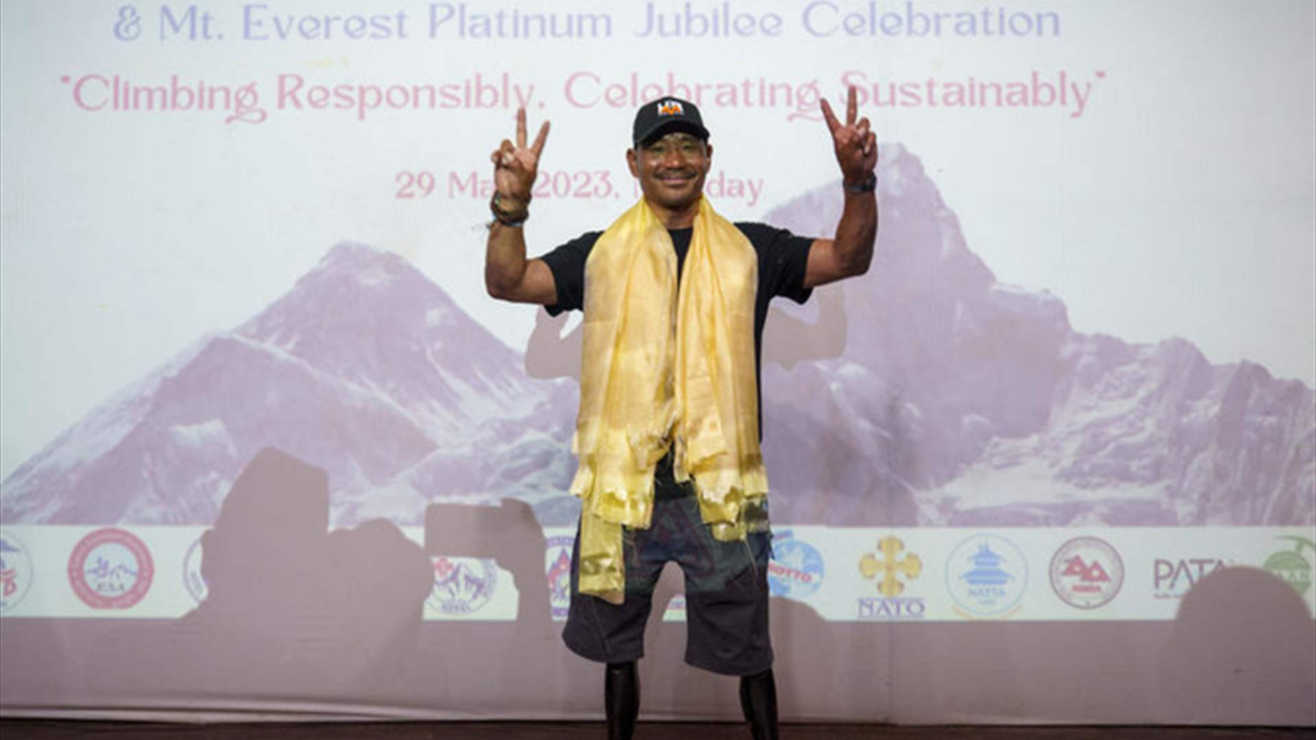 للمرة الأولى... نيبال تحتفل بمرور 70 عاماً على تسلّق إيفرست