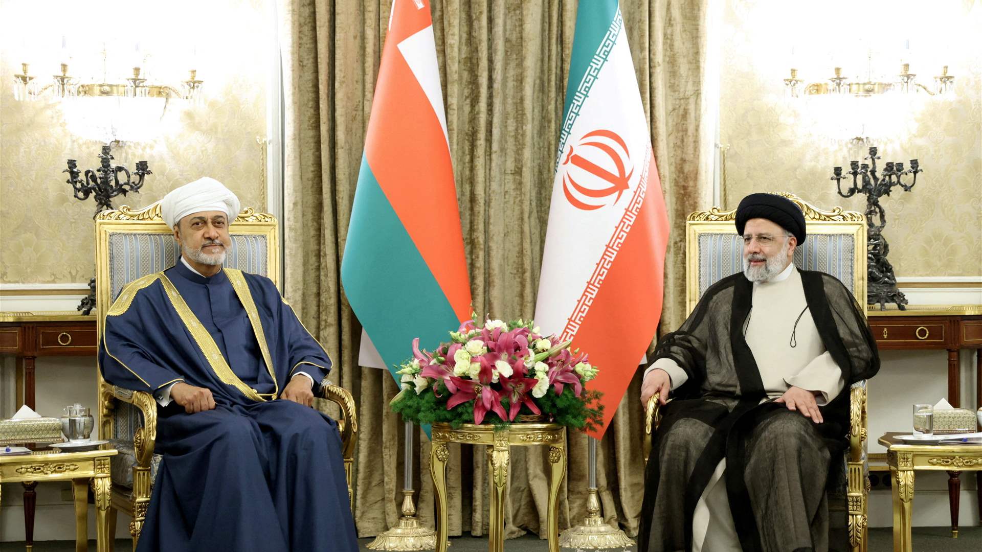 Sultan Haitham&#39;s white turban in Iran: A message of peace and mediation