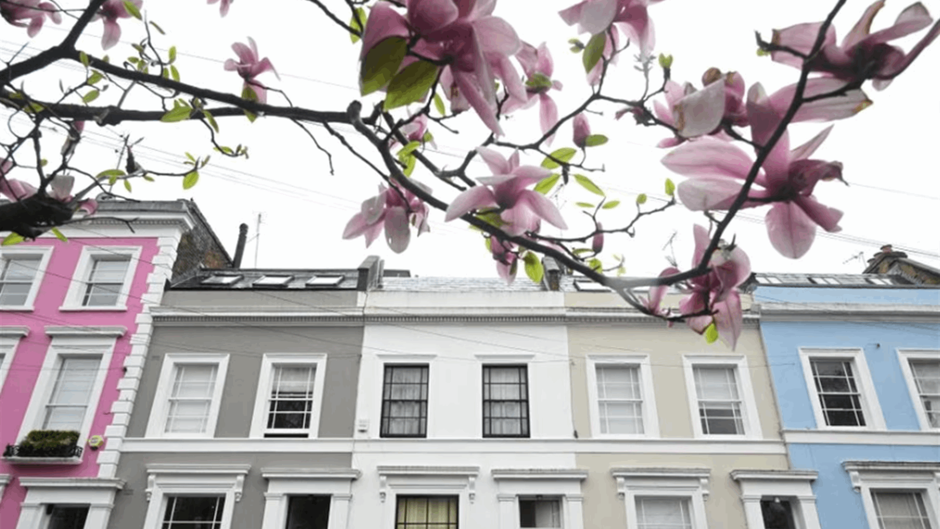 UK lenders approve fewer mortgages in sign of new housing slowdown