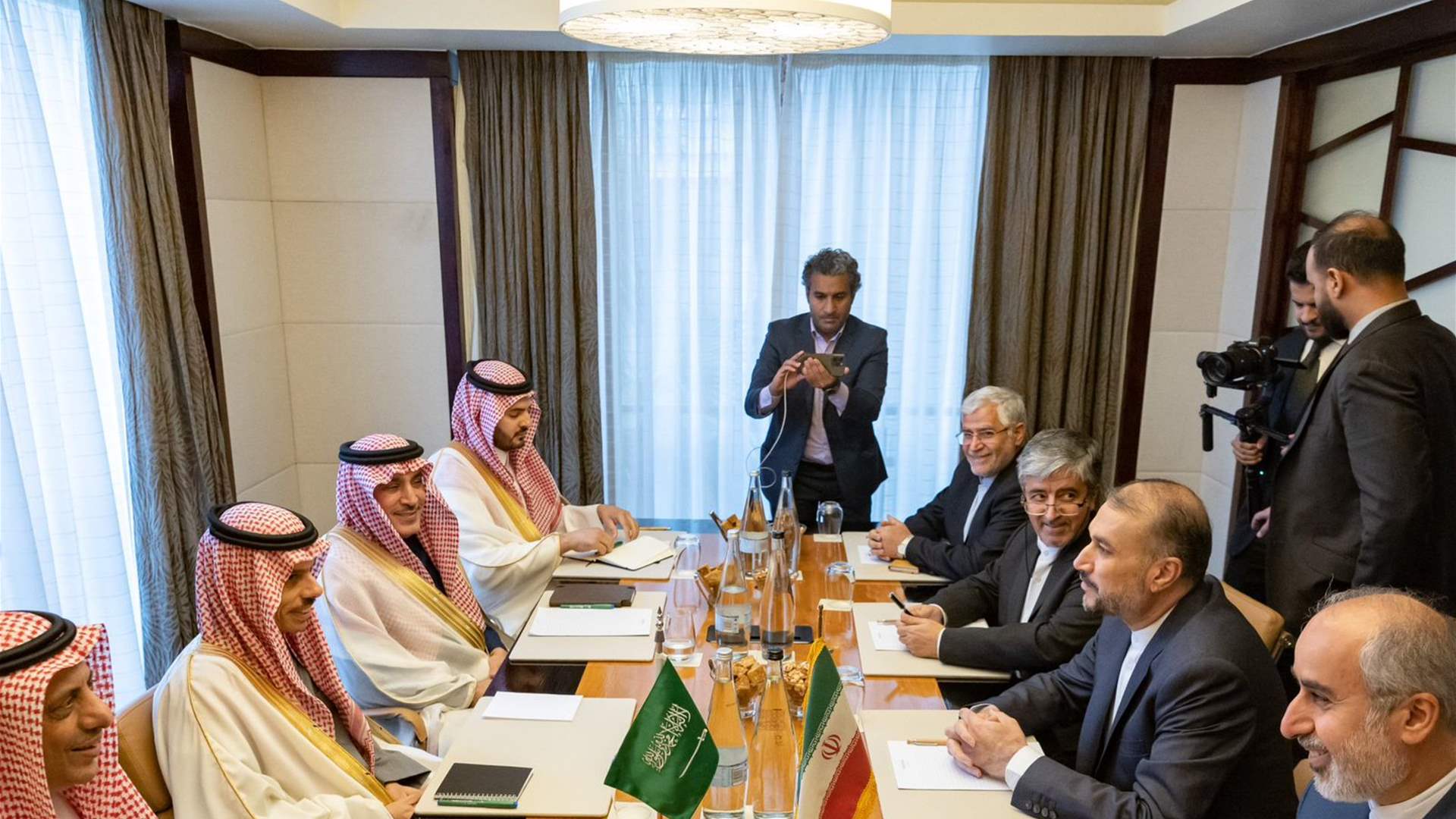 وزيرا خارجية السعودية وإيران يستعرضان العلاقات الثنائية
