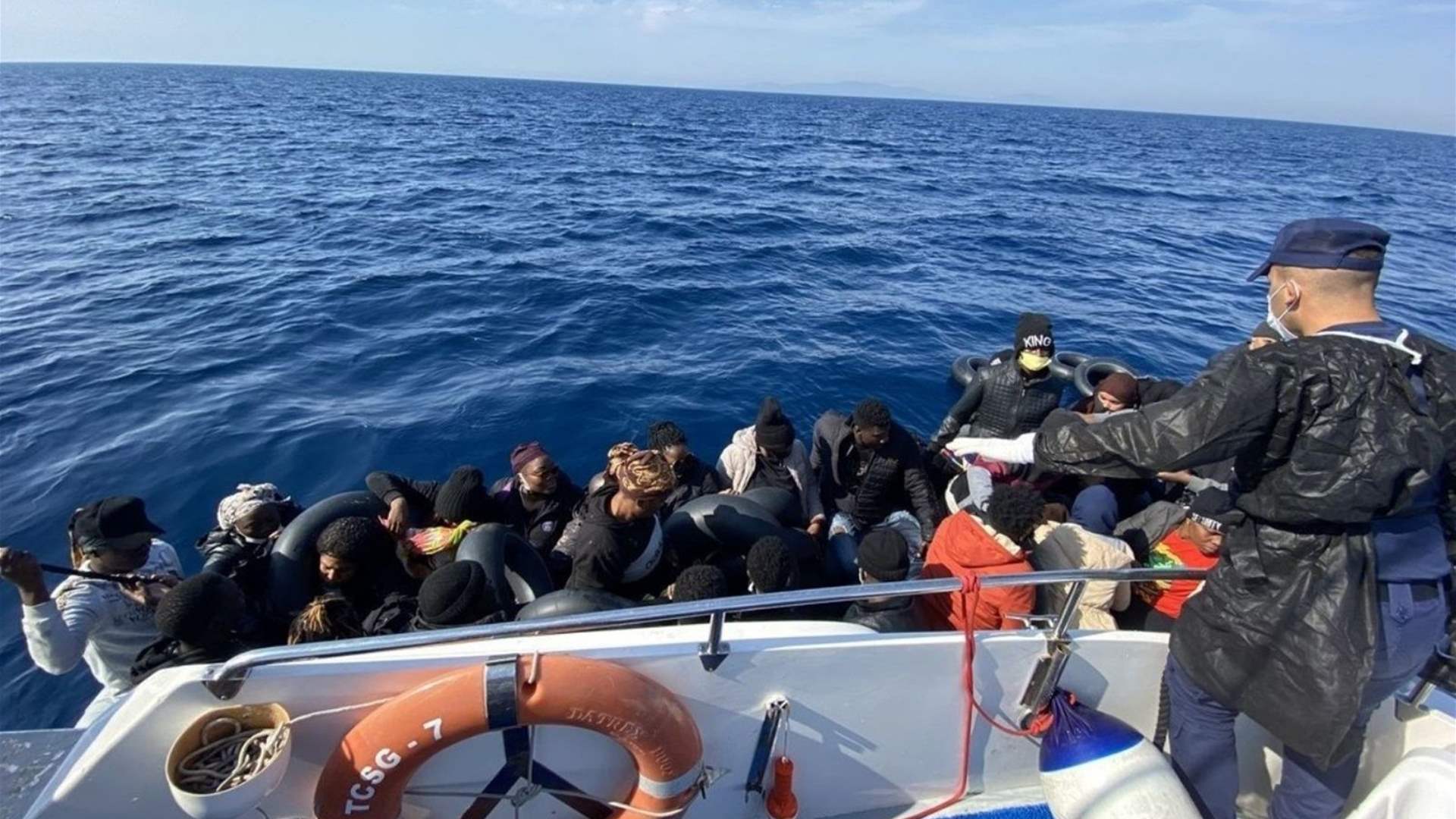 خفر السواحل الإيطالي يحتجز زورقي منظمات غير حكومية تنقذ مهاجرين