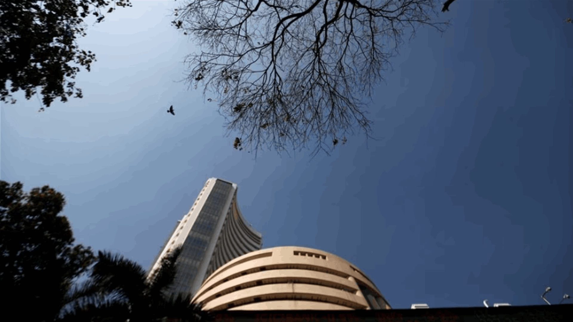 Indian shares end higher on hopes of Fed rate hike pause