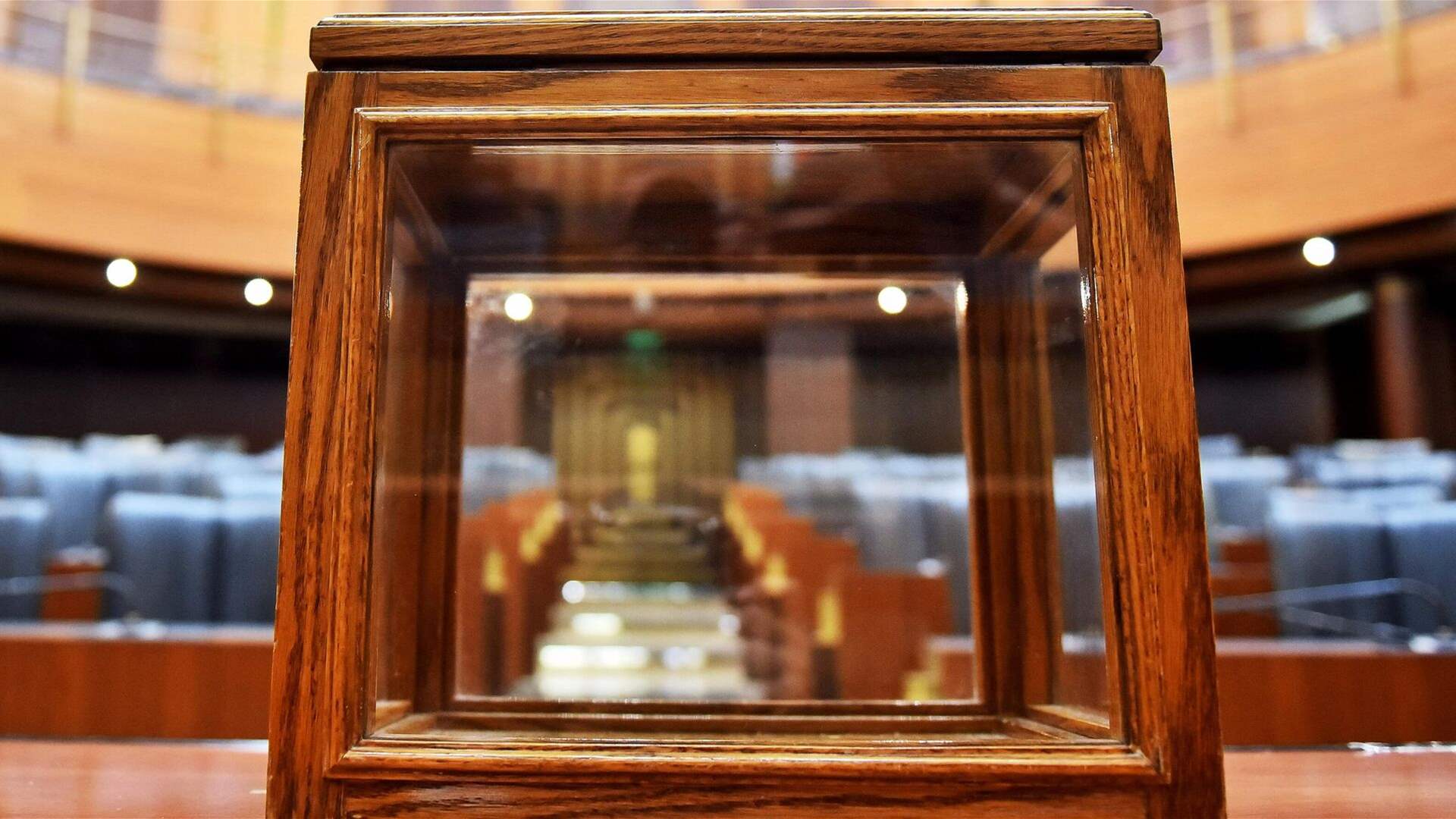 نواب مستقلون يتباحثون لعدم التصويت بورقة بيضاء في جلسة انتخاب رئيس