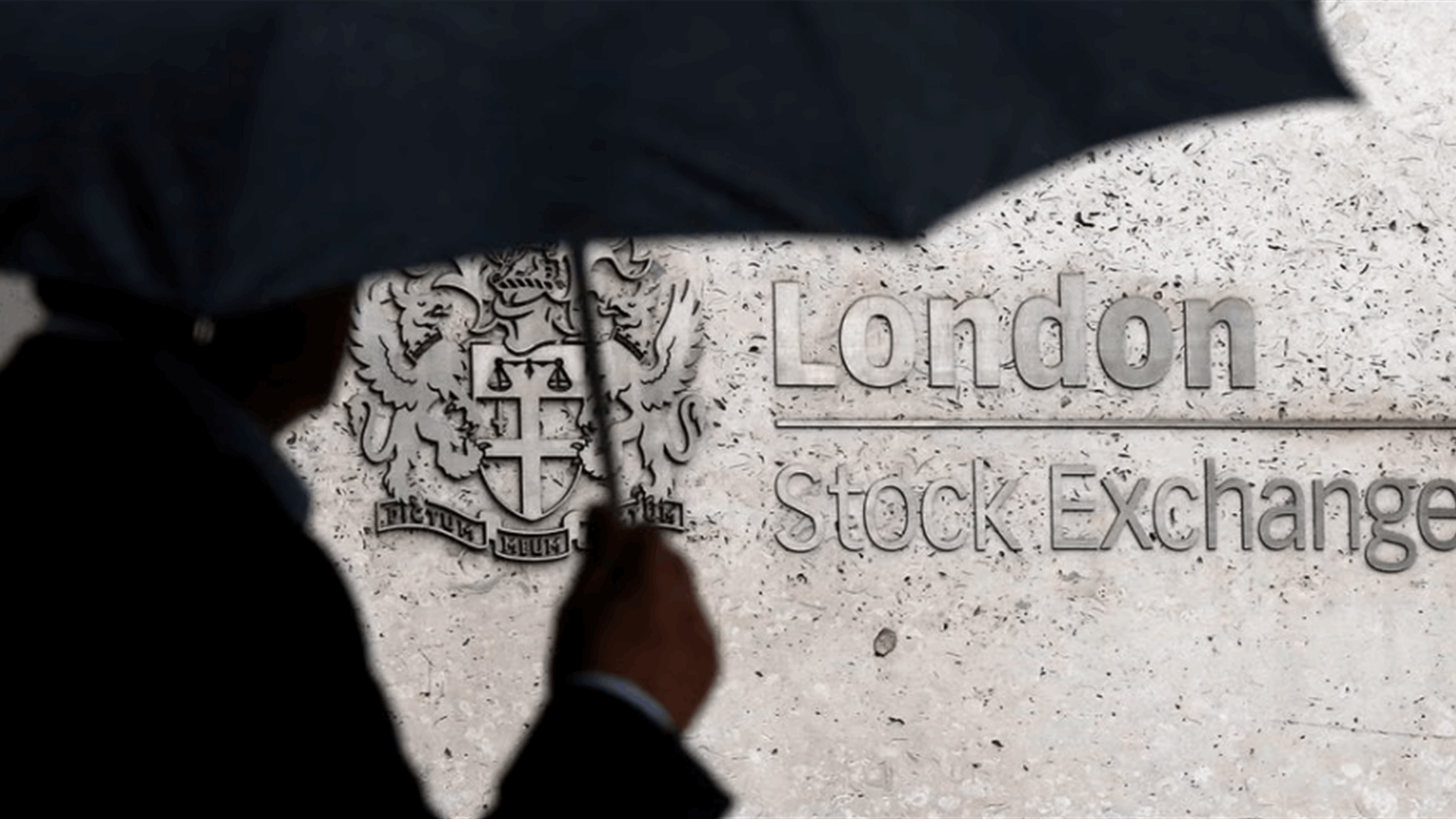 London stocks muted ahead of British inflation data