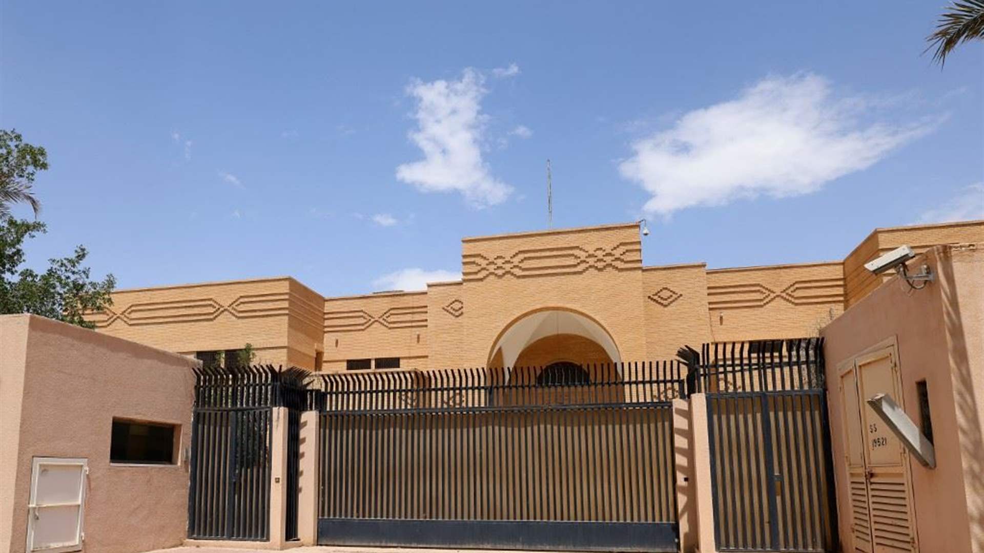 إيران تعيد فتح سفارتها في الرياض في ختام قطيعة دبلوماسية