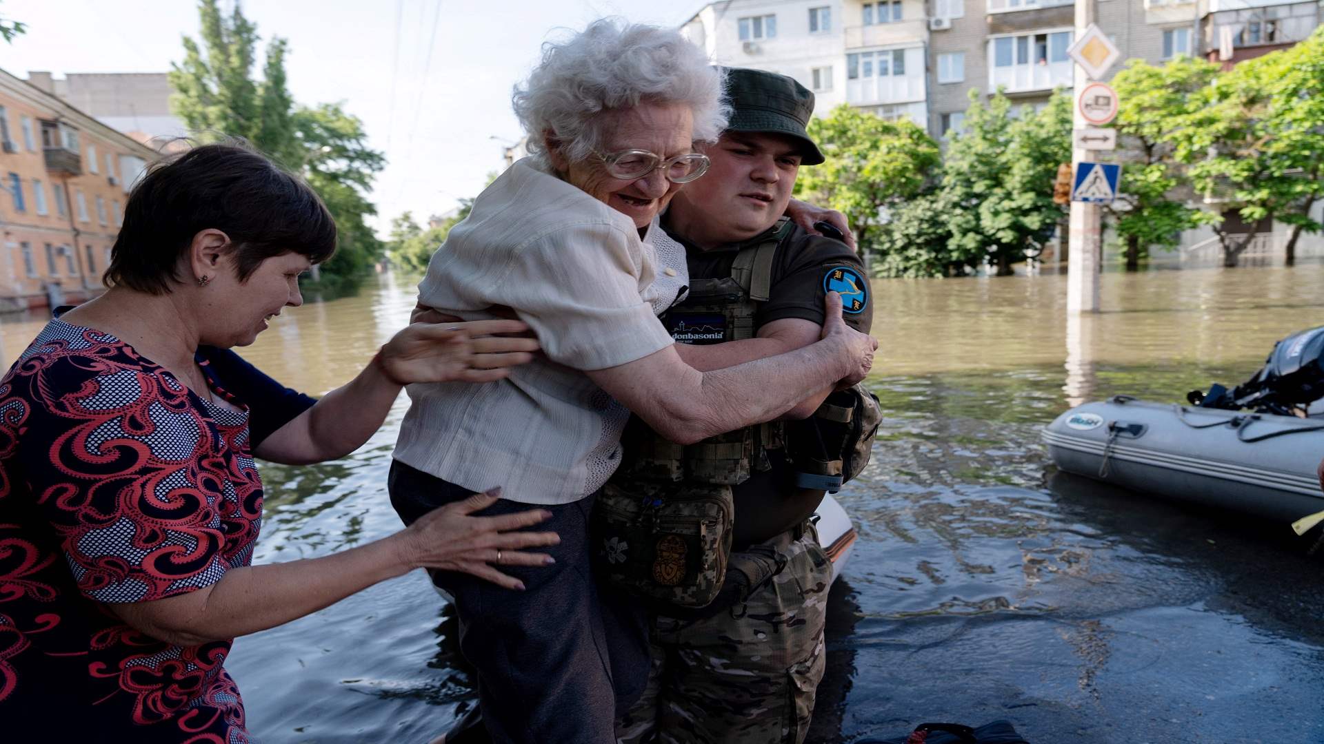 إجلاء 2700 شخص من مناطق غمرتها المياه بعد تدمير سد كاخوفكا 