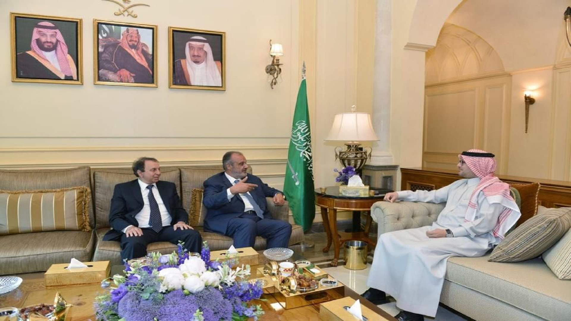 بخاري استقبل بوشكيان وشرف الدين