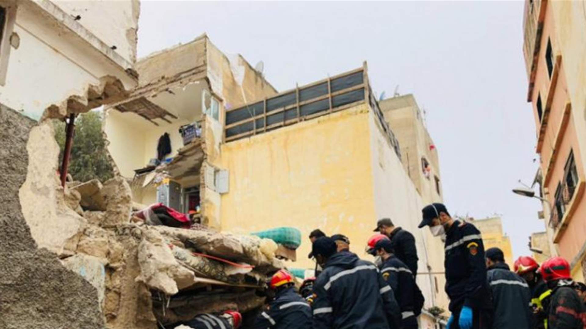 قتيلان على الأقل في انهيار جزئي لمصنع نسيج في المغرب