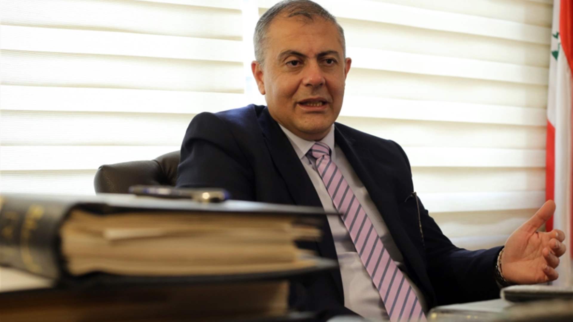 قرار لمحافظ بيروت بوضع الاختام على موقف سيارات للعموم يستثمر من دون ترخيص وغير ملتزم بالإعلان عن التعرفة الرسمية