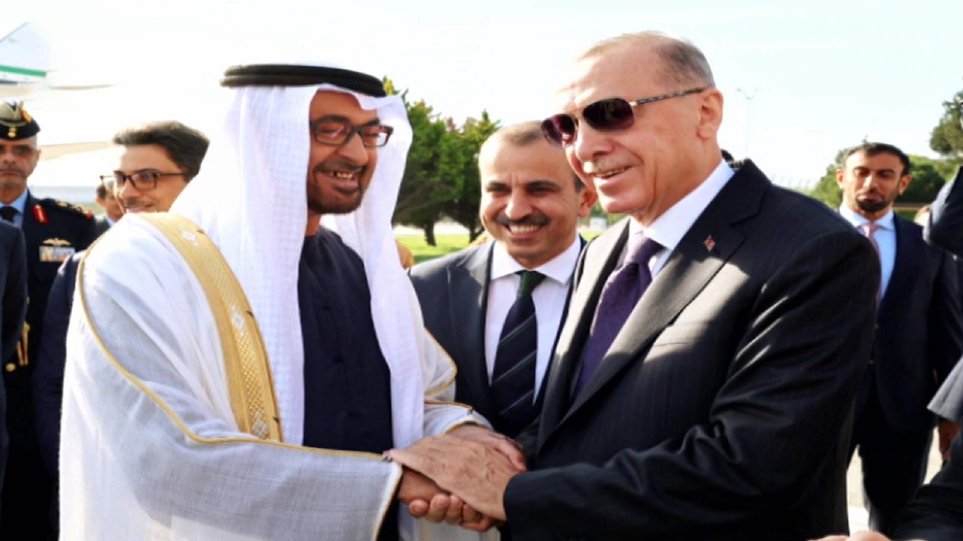 رئيس الإمارات يصل تركيا في زيارة عمل