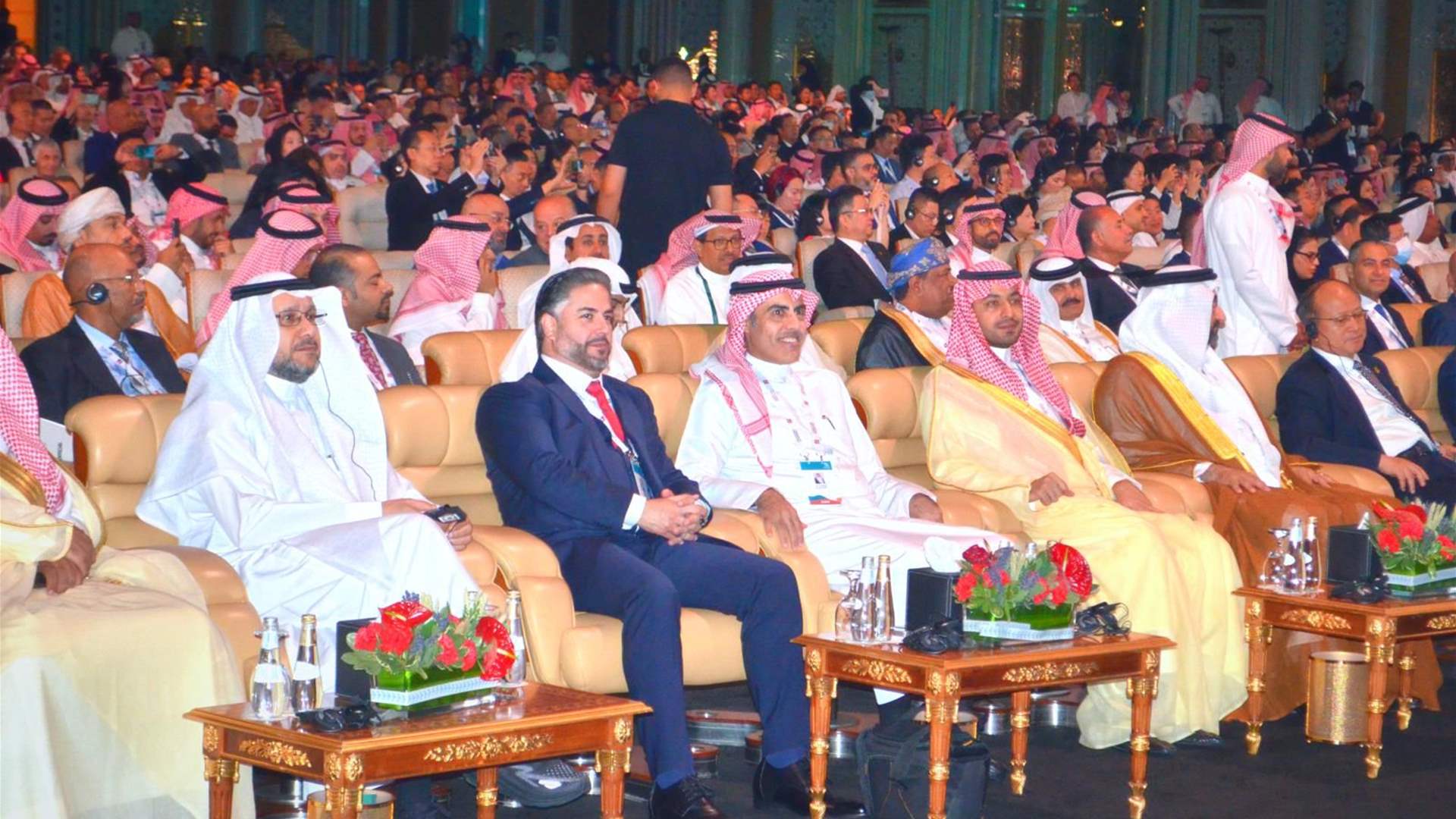 سلام يمثل لبنان في ⁧‫مؤتمر الأعمال العربي - الصيني‬