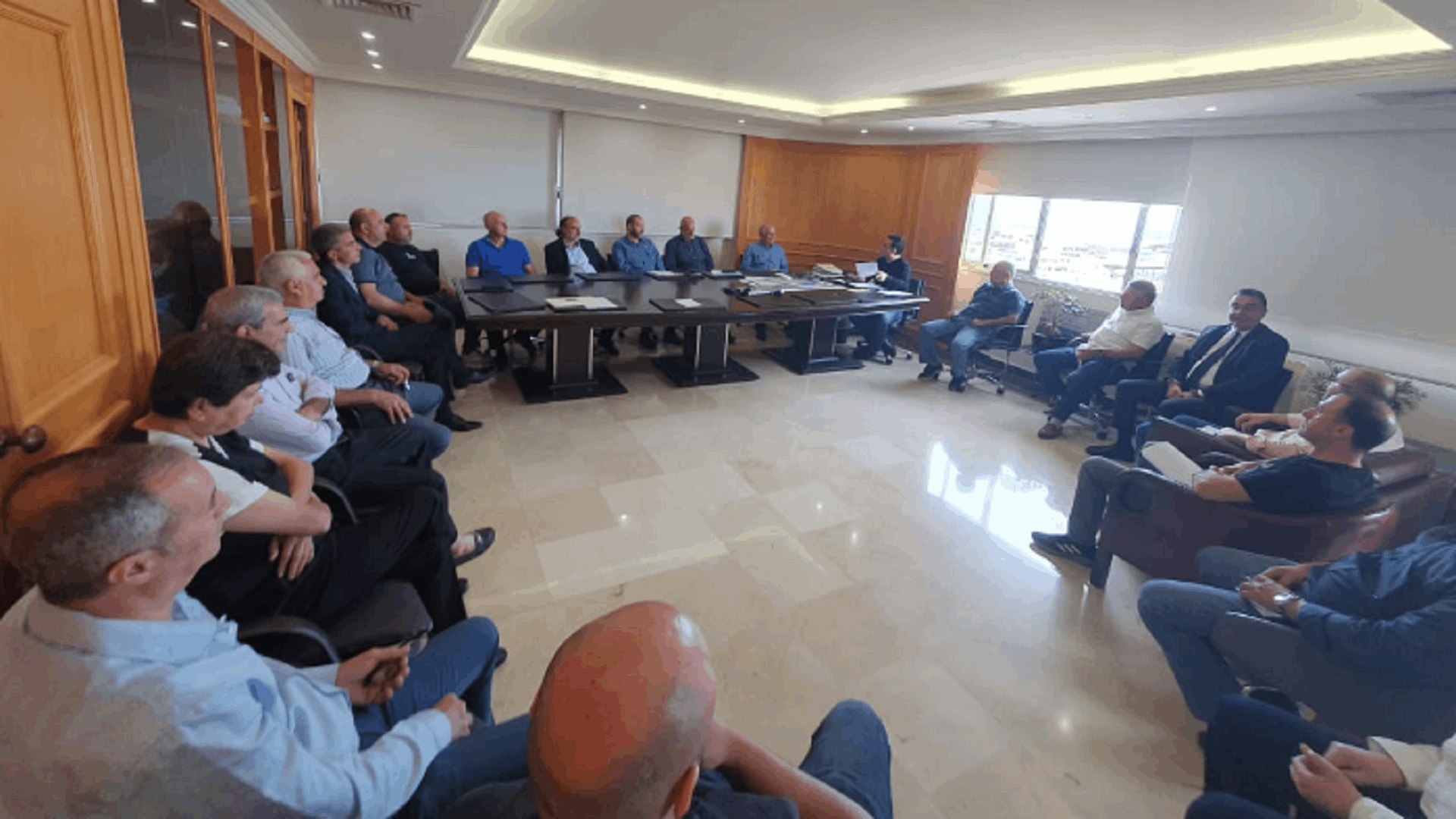 حميه عقد اجتماعا مع المتعهدين والمعنيين بشبكات تصريف مياه الأمطار