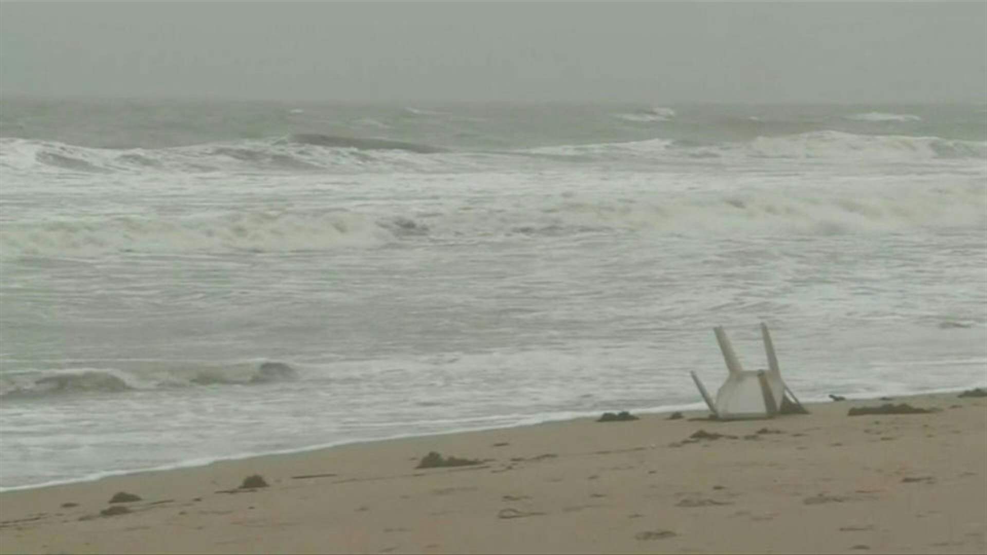 Gales lash India and Pakistan coast as cyclone approaches