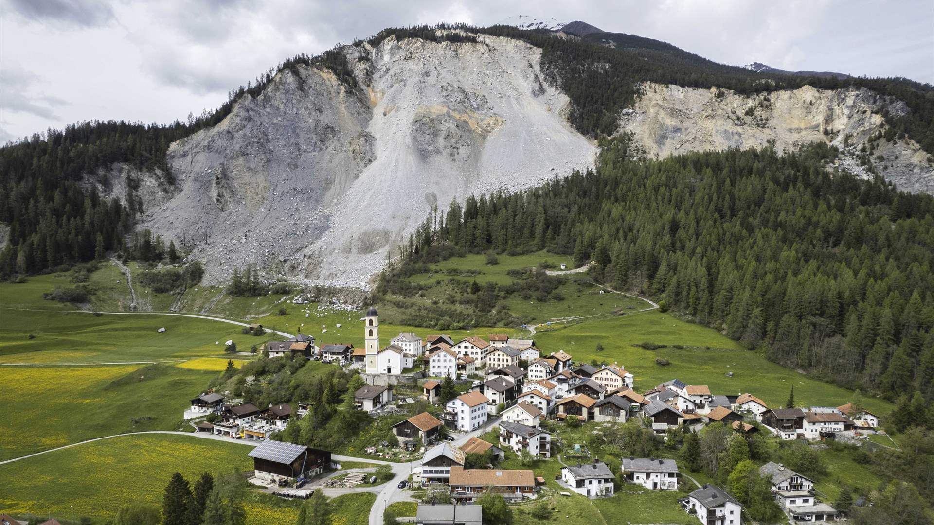 Massive rockslide just misses Swiss village