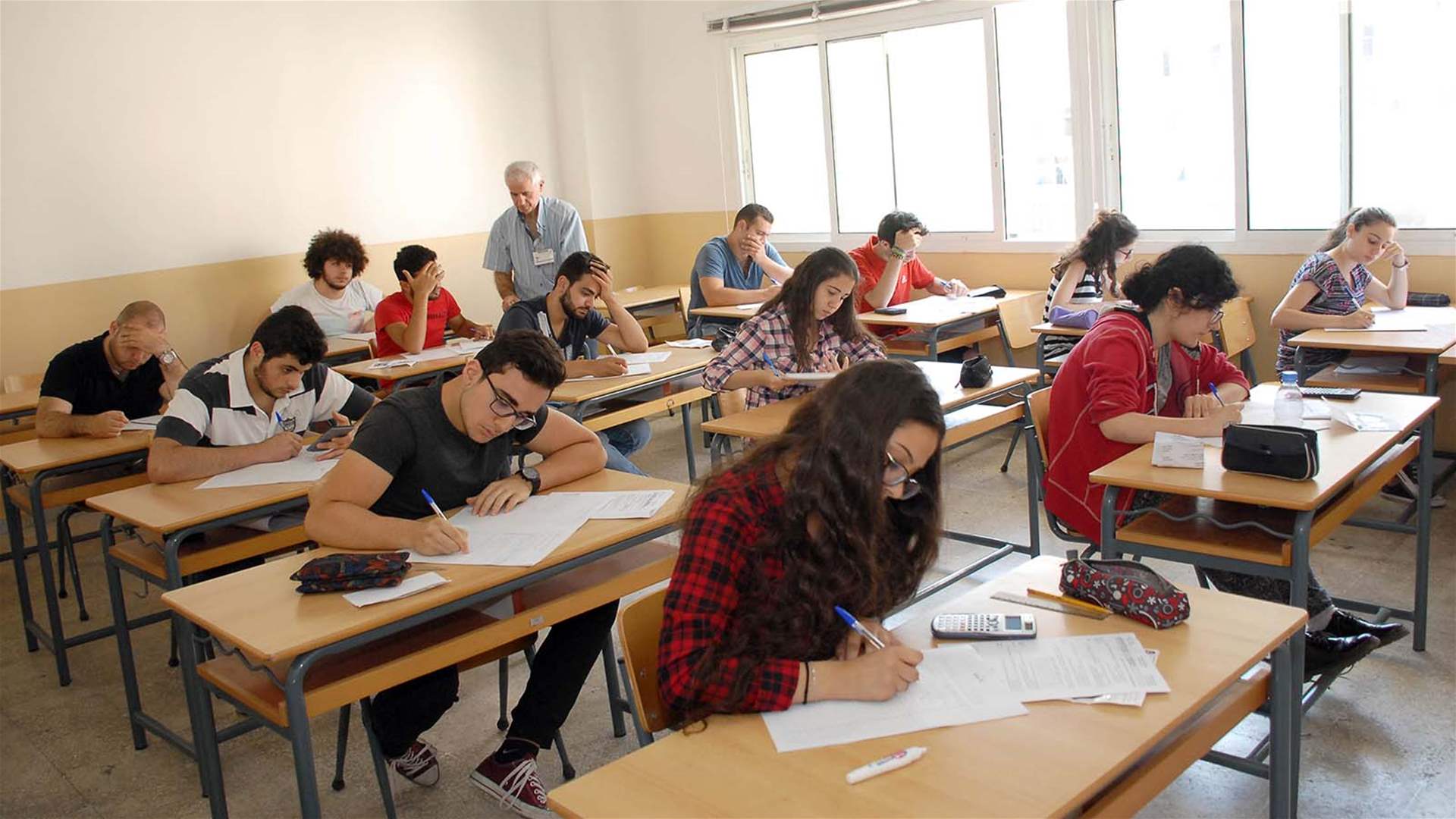 سُجنت وغُرّمت بمبالغ كبيرة والسبب: محاولة غش في الإمتحان؟!