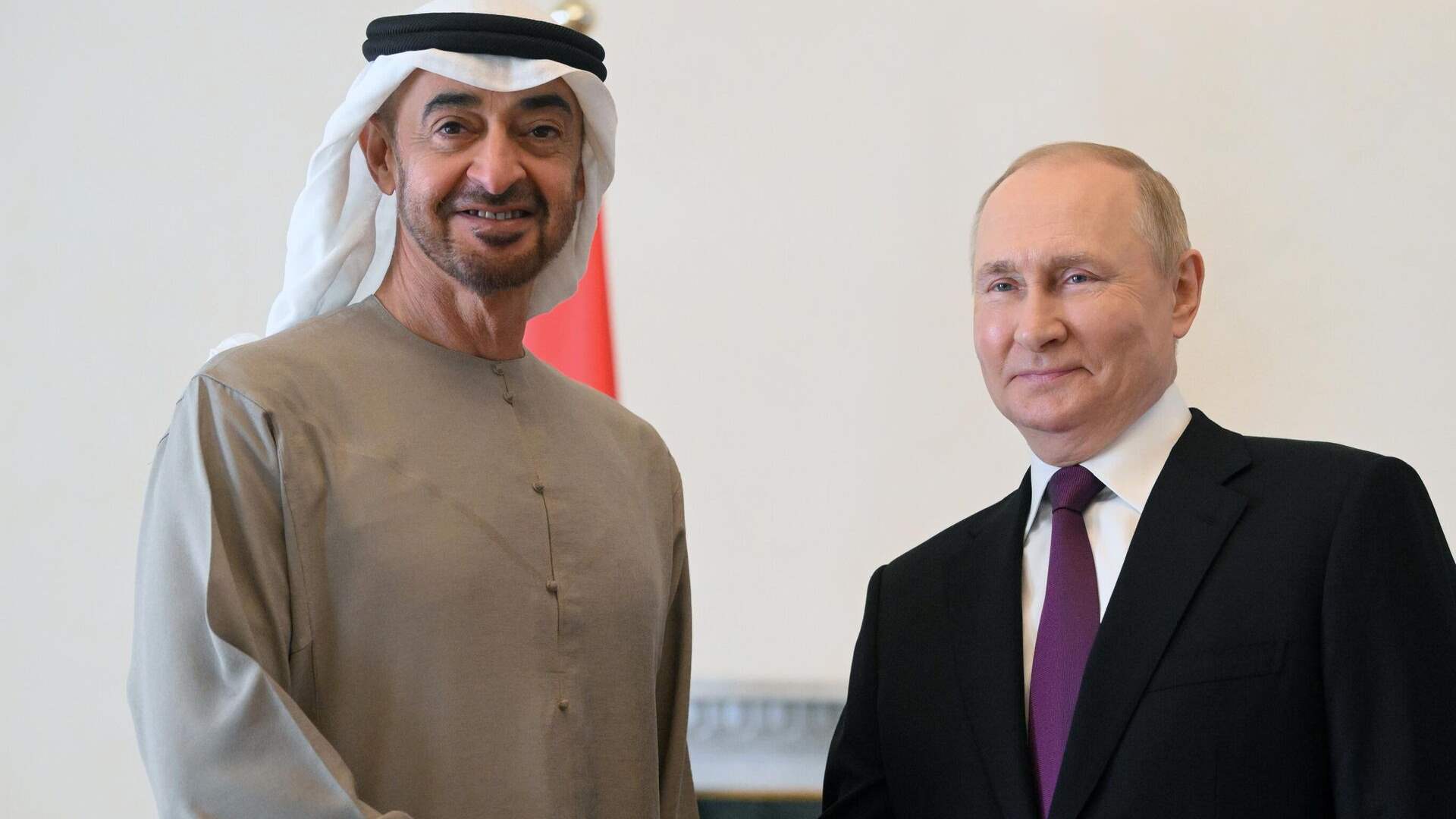 بوتين يلتقي محمد بن زايد ويشيد بالعلاقات بين روسيا والإمارات