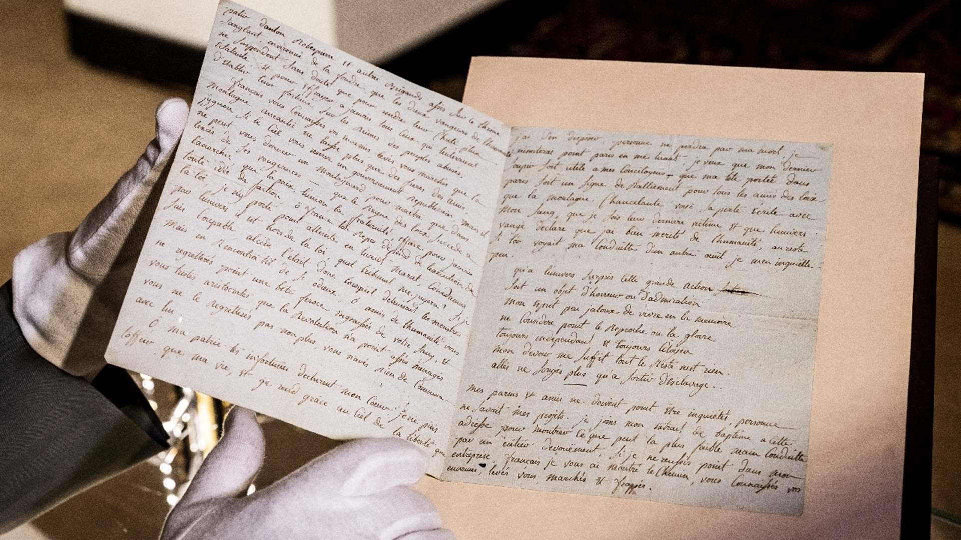 French officials squabble over revolutionary manifesto