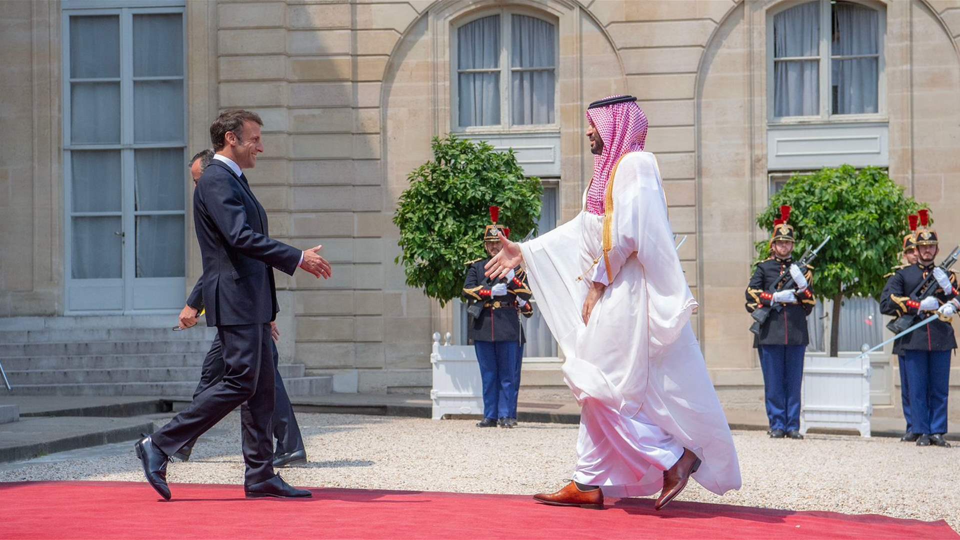 ولي العهد السعودي في الإليزيه: بحثٌ في الأحداث الدولية والإقليمية وتنسيق الجهود المبذولة المشتركة بشأنها