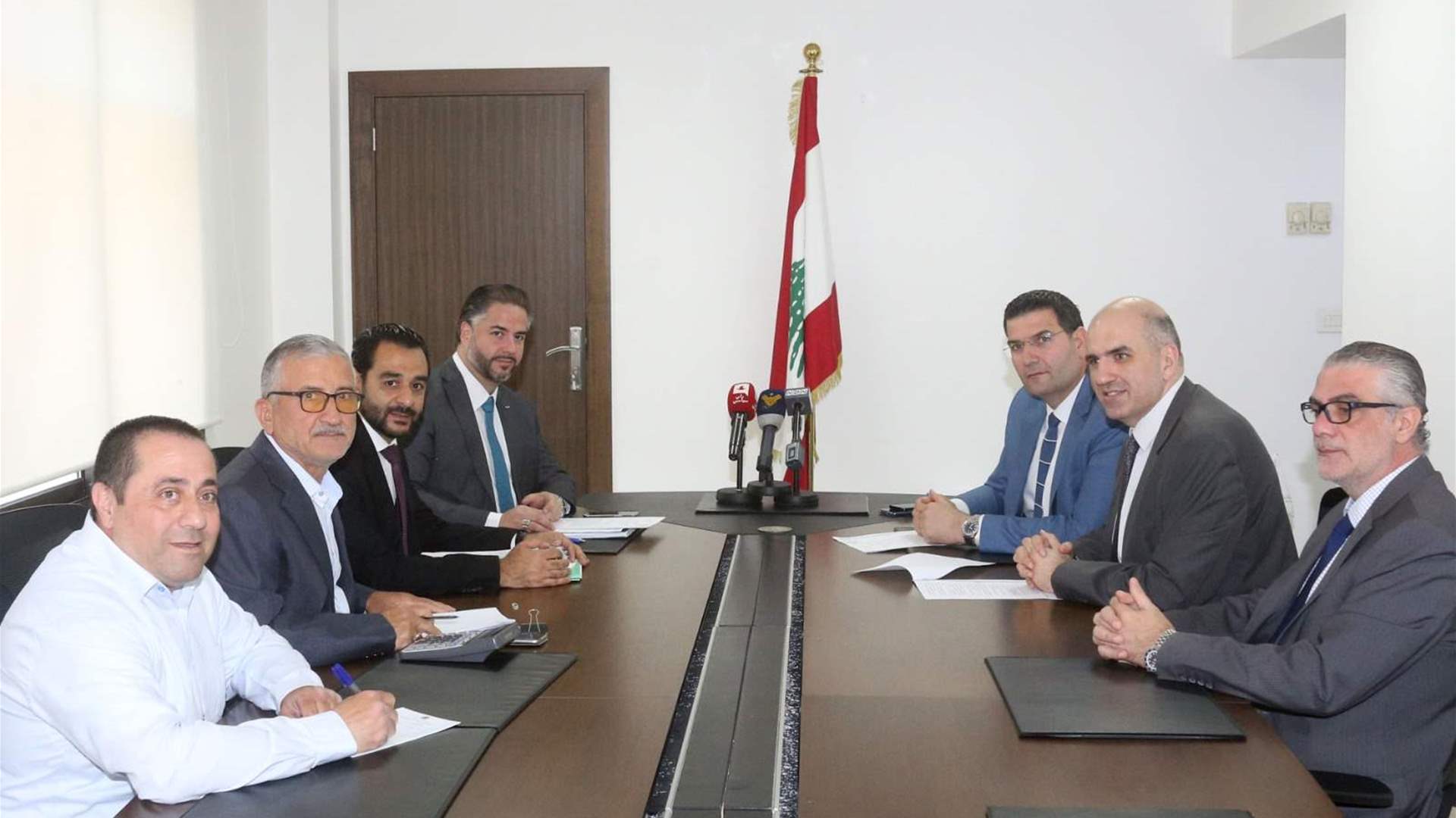 لقاء بين وزير الزراعة والاقتصاد حول شراء موسم القمح بسعر توجيهي ووضع شروط أمام استيراد زيت النخيل