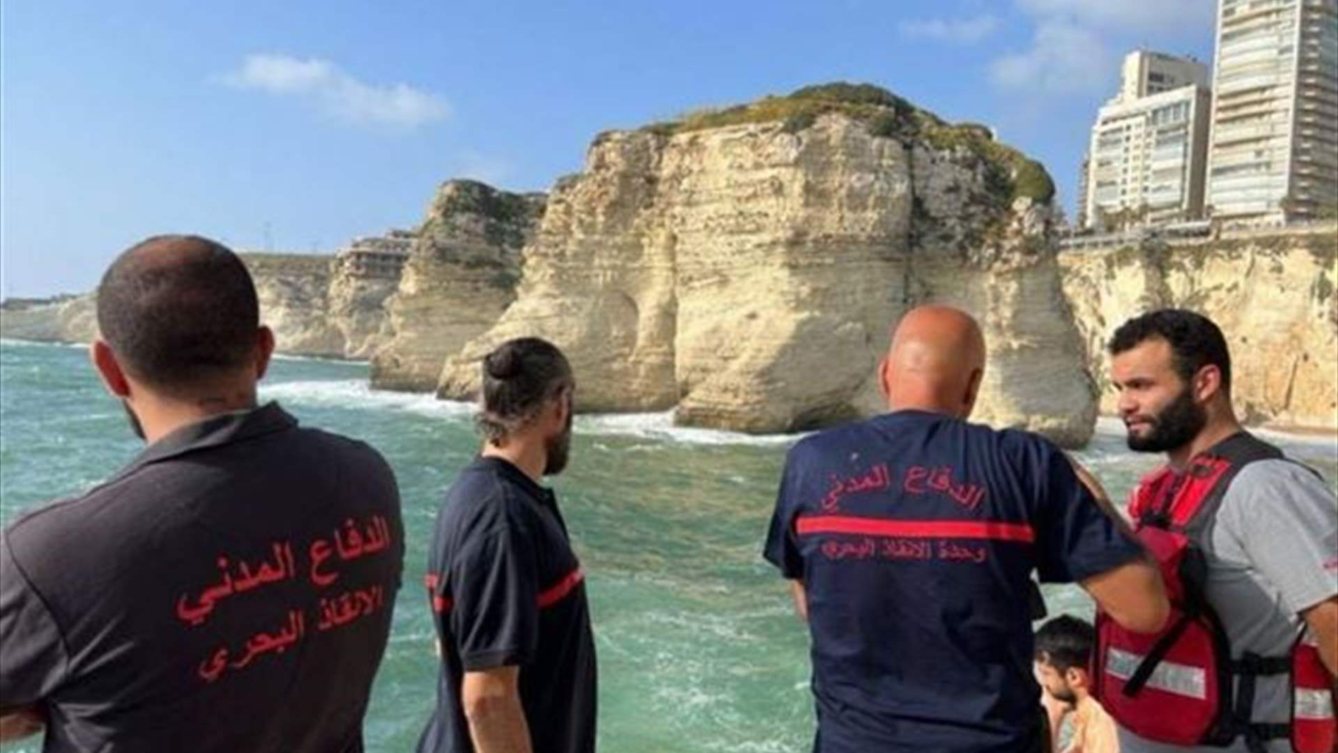 نظرًا لما يشهده الشاطىء اللبناني اليوم من إرتفاع الأمواج... الدفاع المدني يحذر