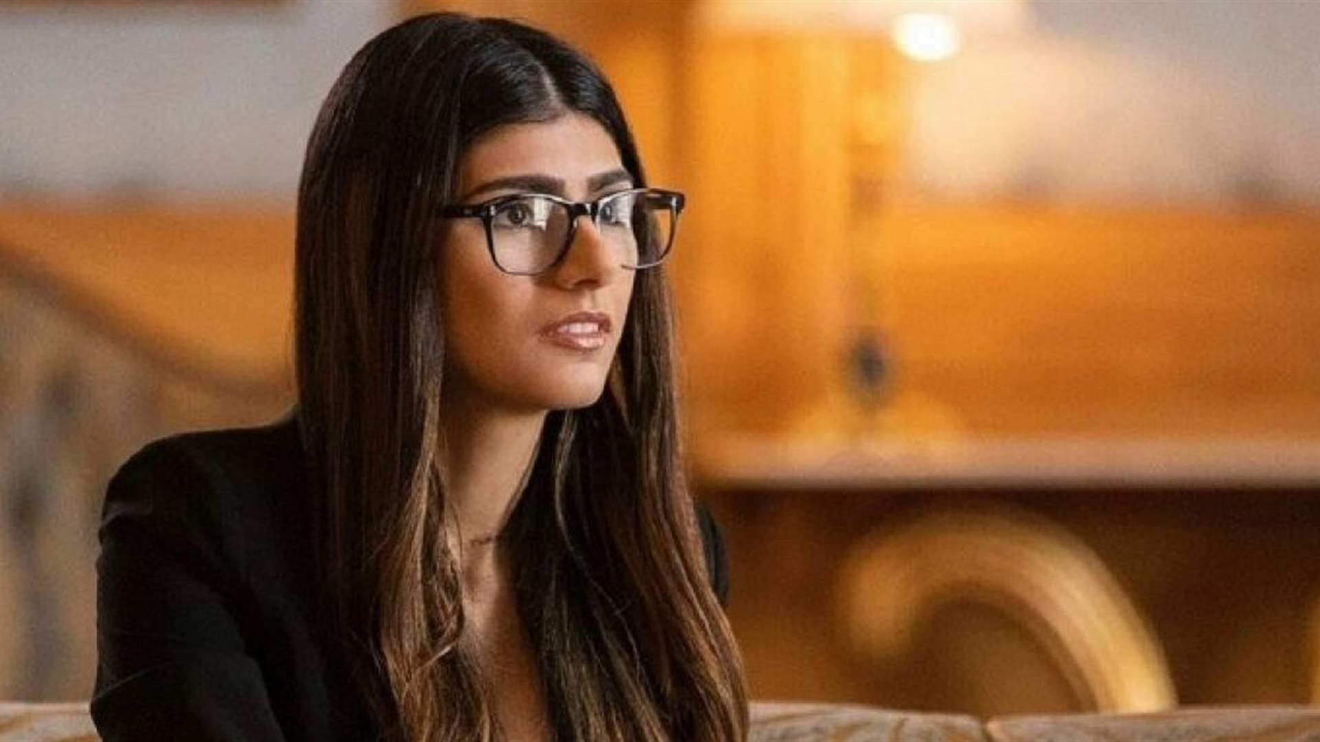 ميا خليفة تستمع الى جوزيف عطية وتغنّي "لبنان رح يرجع"