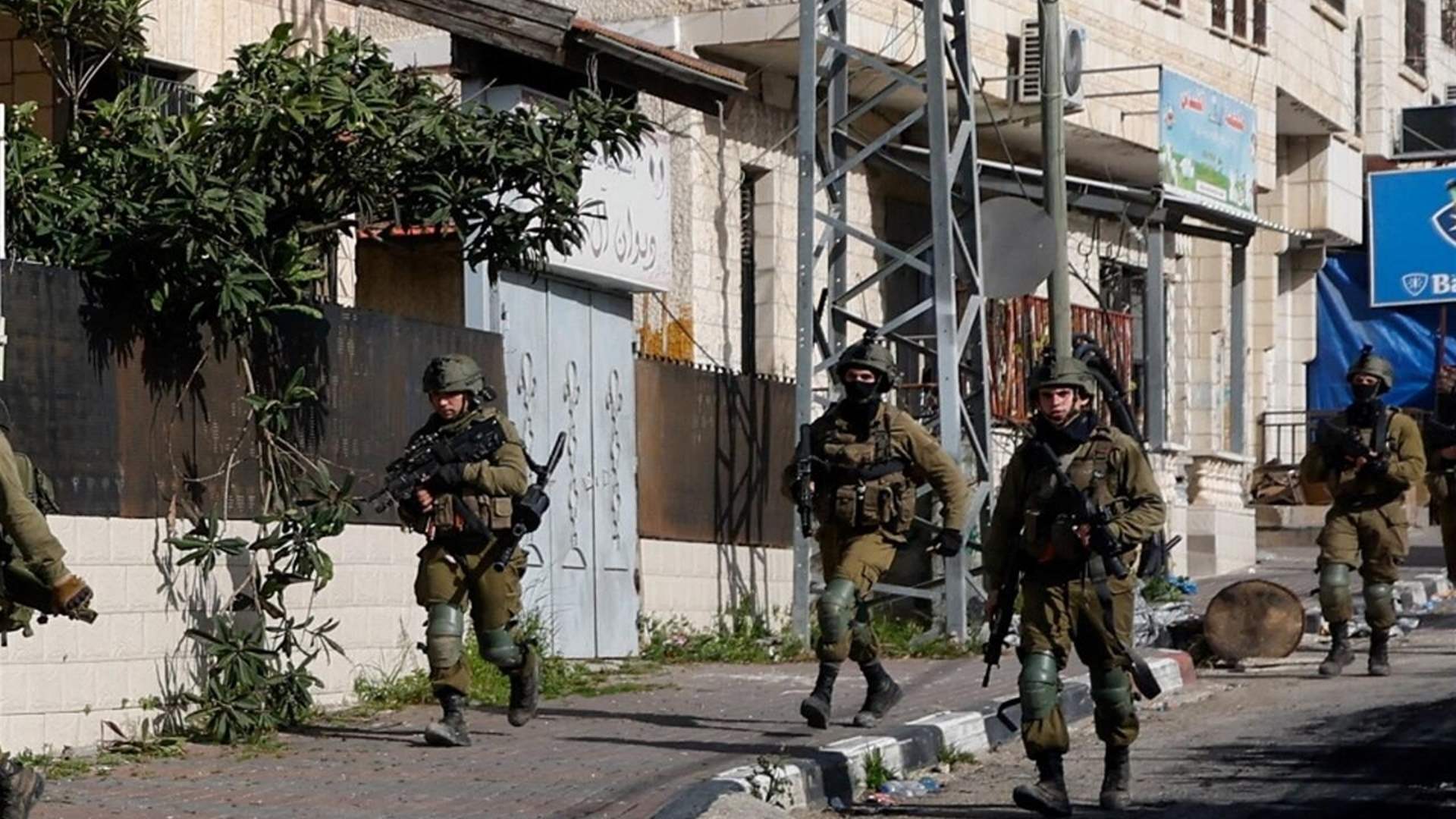 مقتل فلسطيني وسط تصاعد هجمات المستوطنين في قرية فلسطينية في الضفة الغربية 