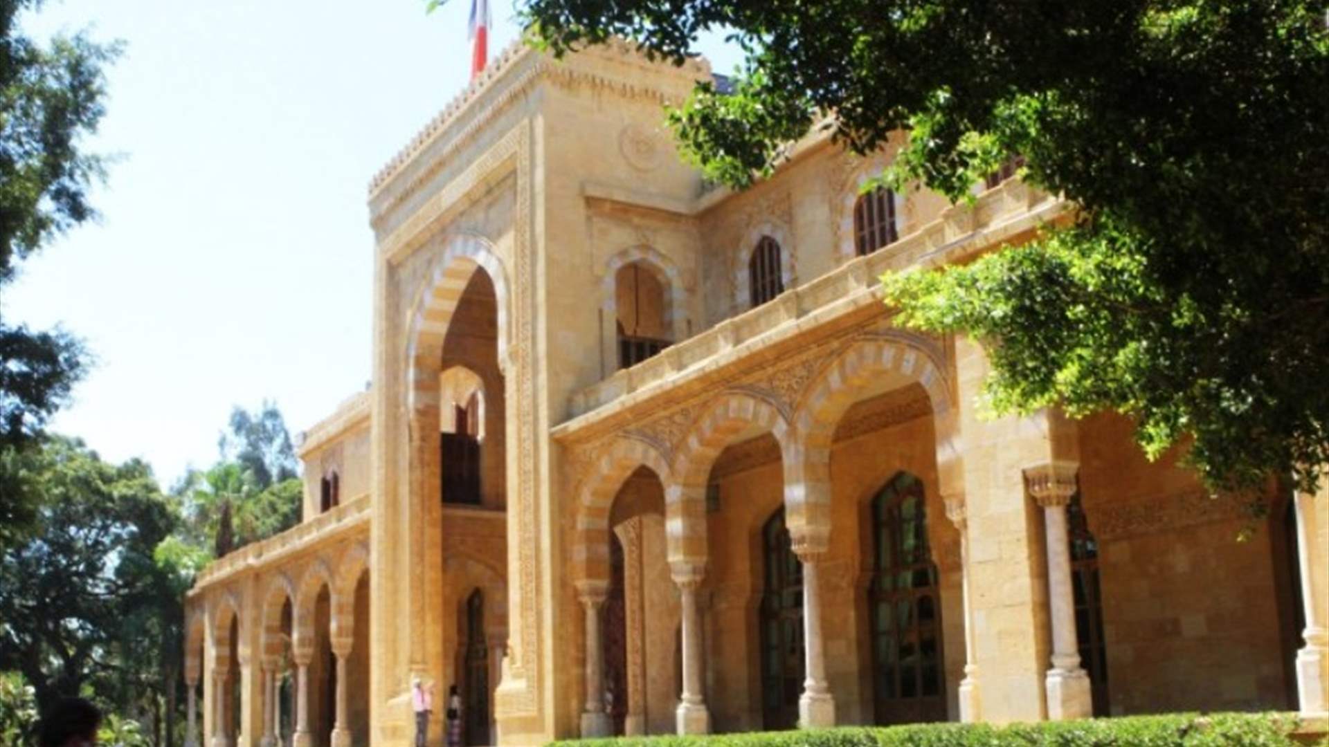 معوض في قصر الصنوبر للقاء لودريان